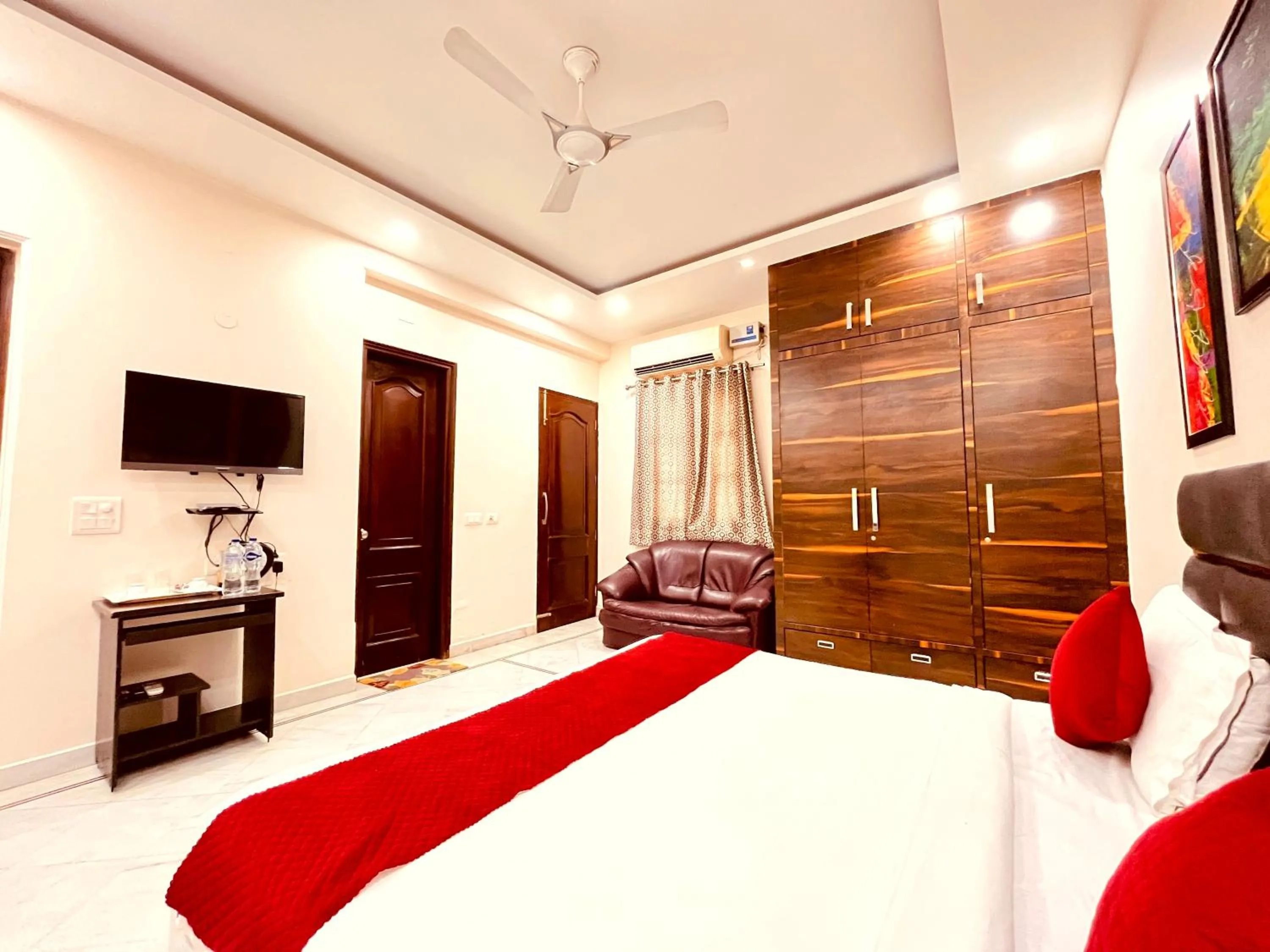 Bed in South INN near AIIMS Hospital Green Park South Delhi
