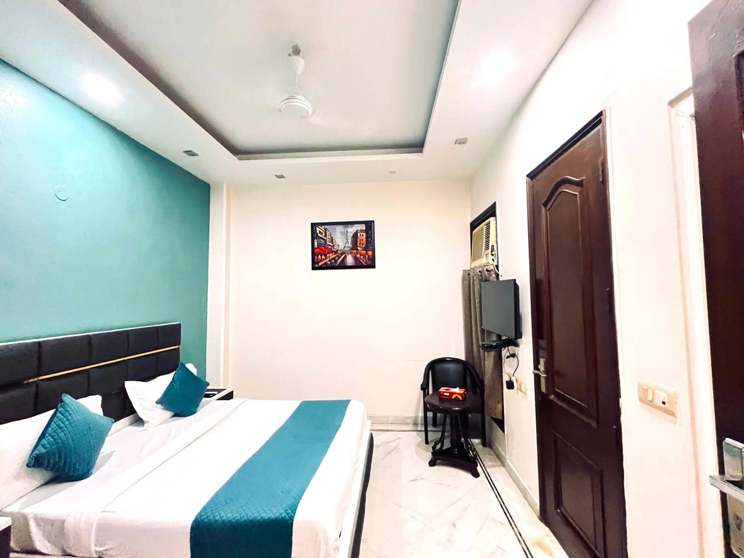 Bed in South INN near AIIMS Hospital Green Park South Delhi
