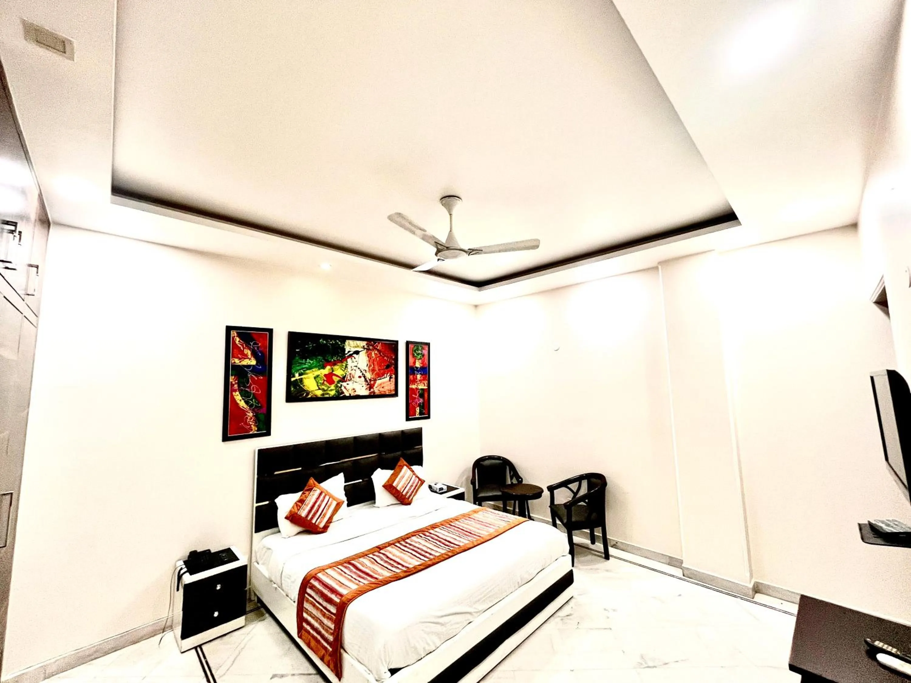 Communal lounge/ TV room, Bed in South INN near AIIMS Hospital Green Park South Delhi