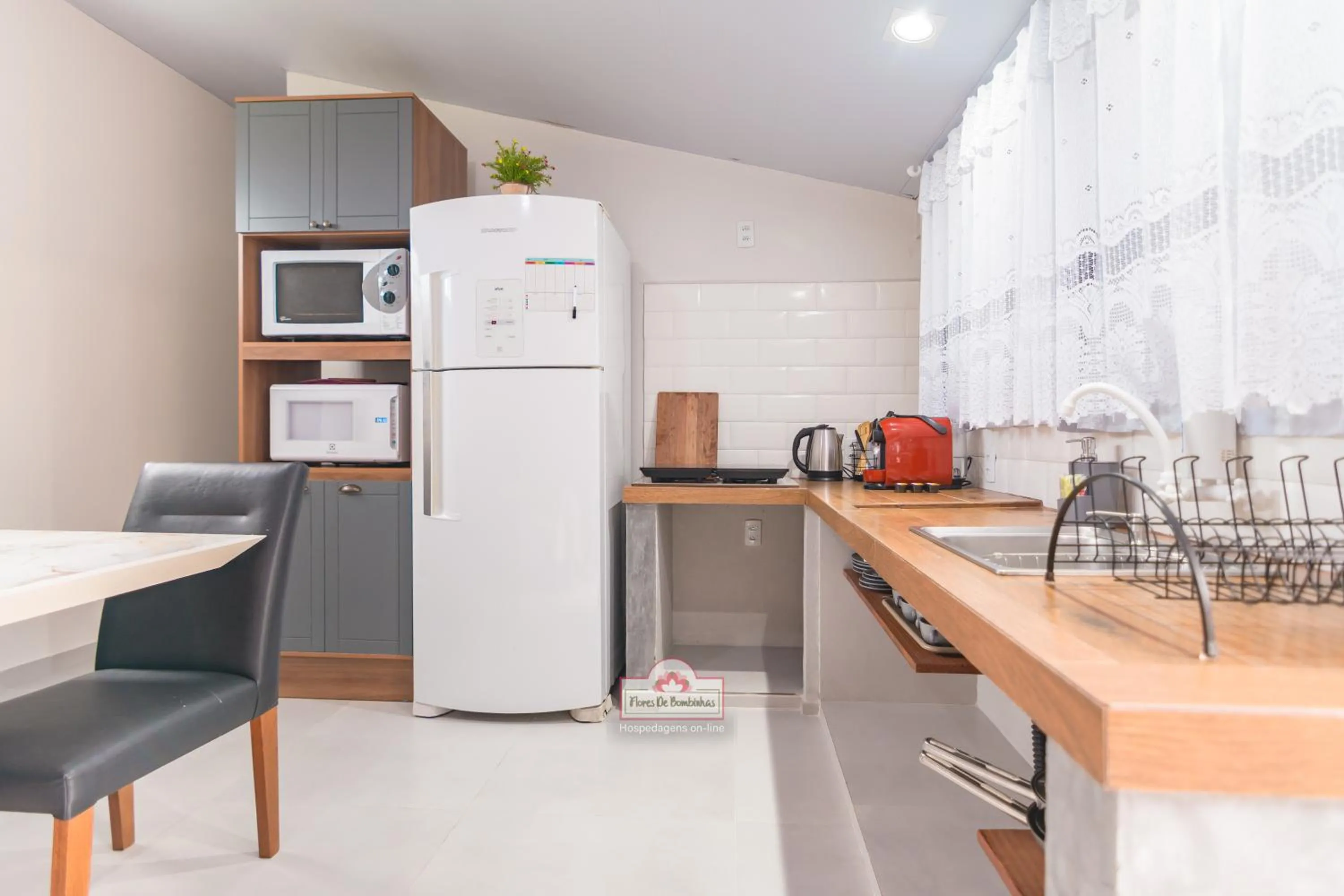 Kitchen or kitchenette in Flat Flores de Bombinhas Oficial