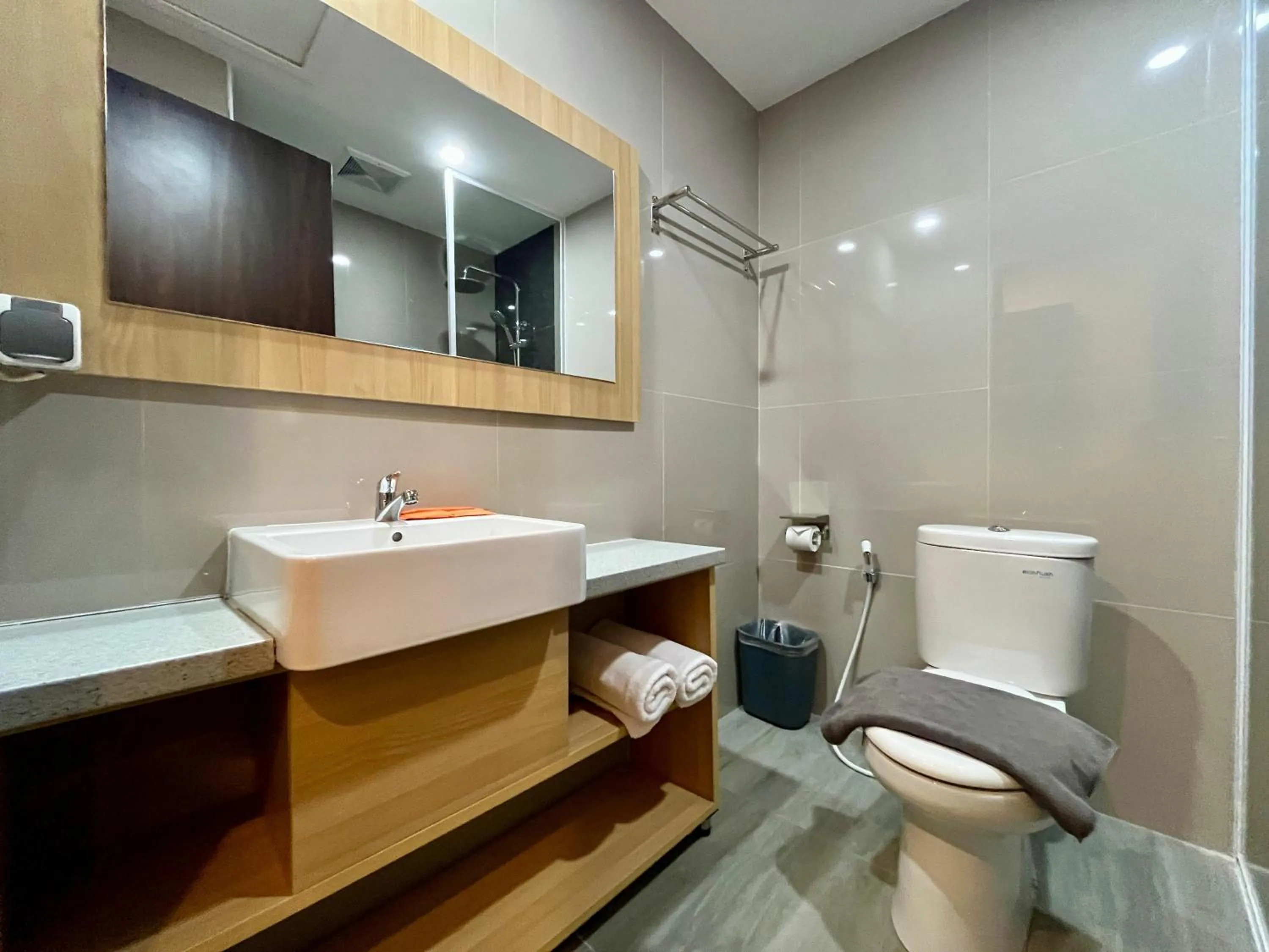 Shower in Front One Boutique Adria Boyolali