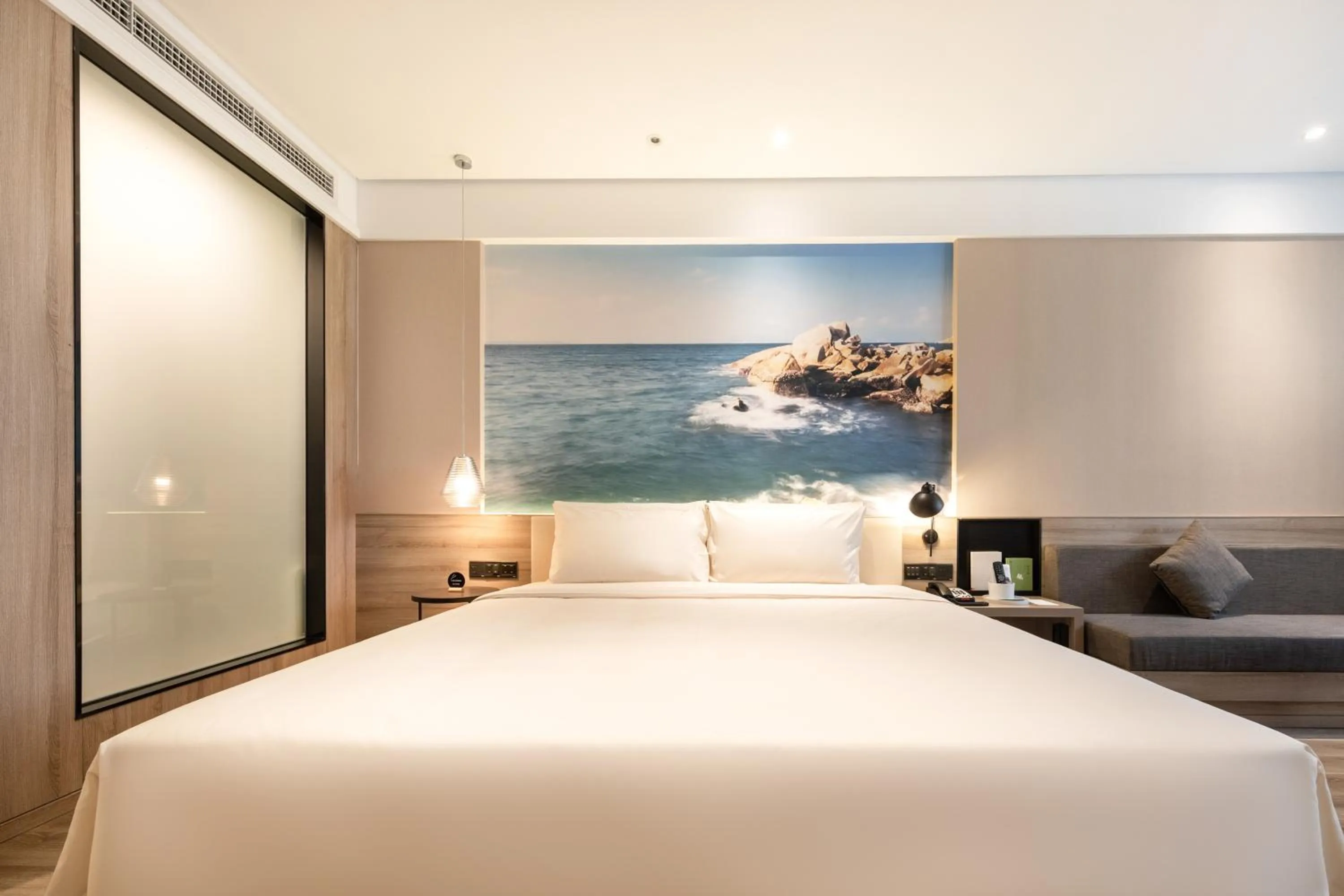 Bed in Atour Hotel Zhuhai Xiangzhou Aoyuan Plaza