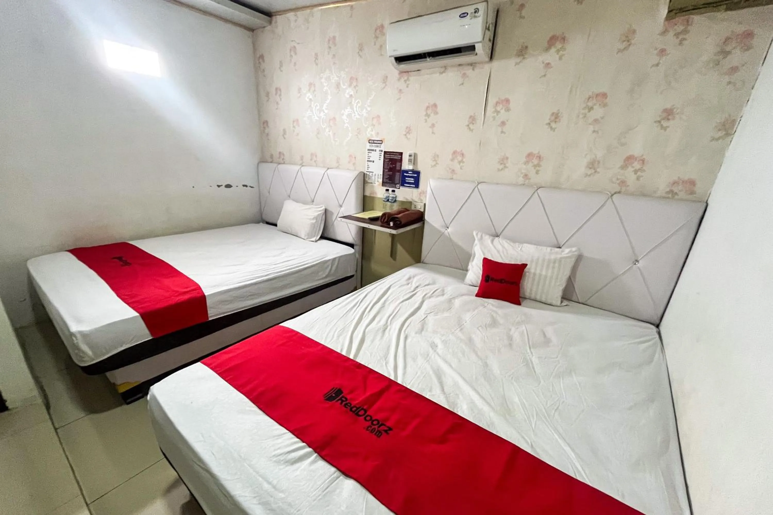 Bedroom, Bed in RedDoorz Syariah at Hostel Imah 3 Lampung