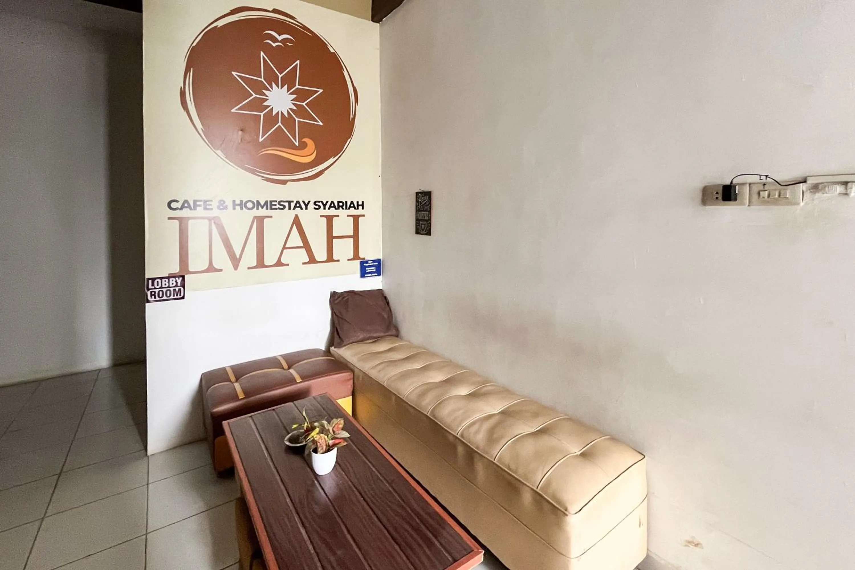 Lobby or reception in RedDoorz Syariah at Hostel Imah 3 Lampung