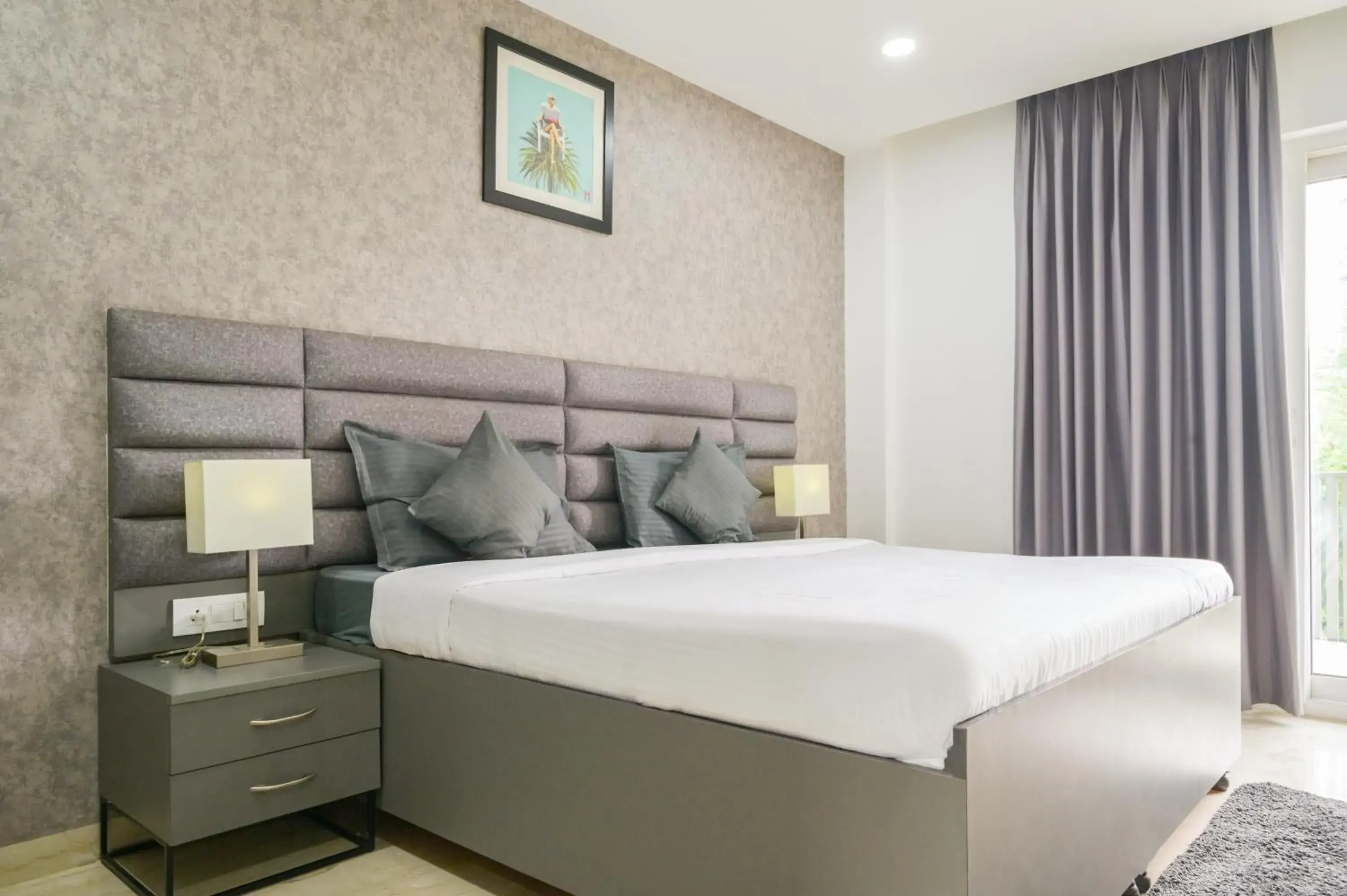 Deluxe King Room in Housr Sector 28 Gurgaon Near IFFCO Chowk Metro Station Deluxe King Room in Housr Sector 28 Gurgaon Near IFFCO Chowk Metro Station