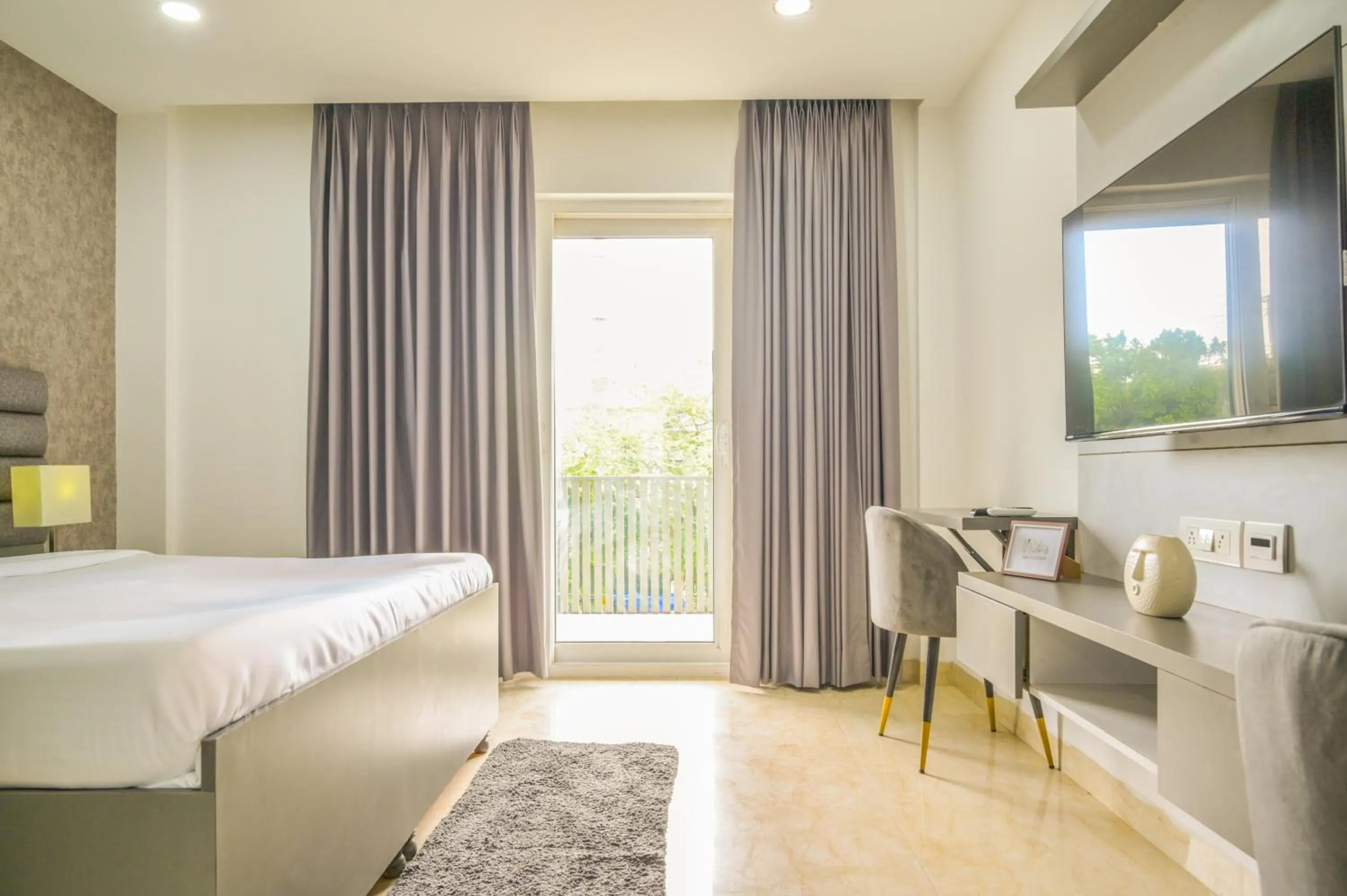Bed in Housr Sector 28 Gurgaon Near IFFCO Chowk Metro Station