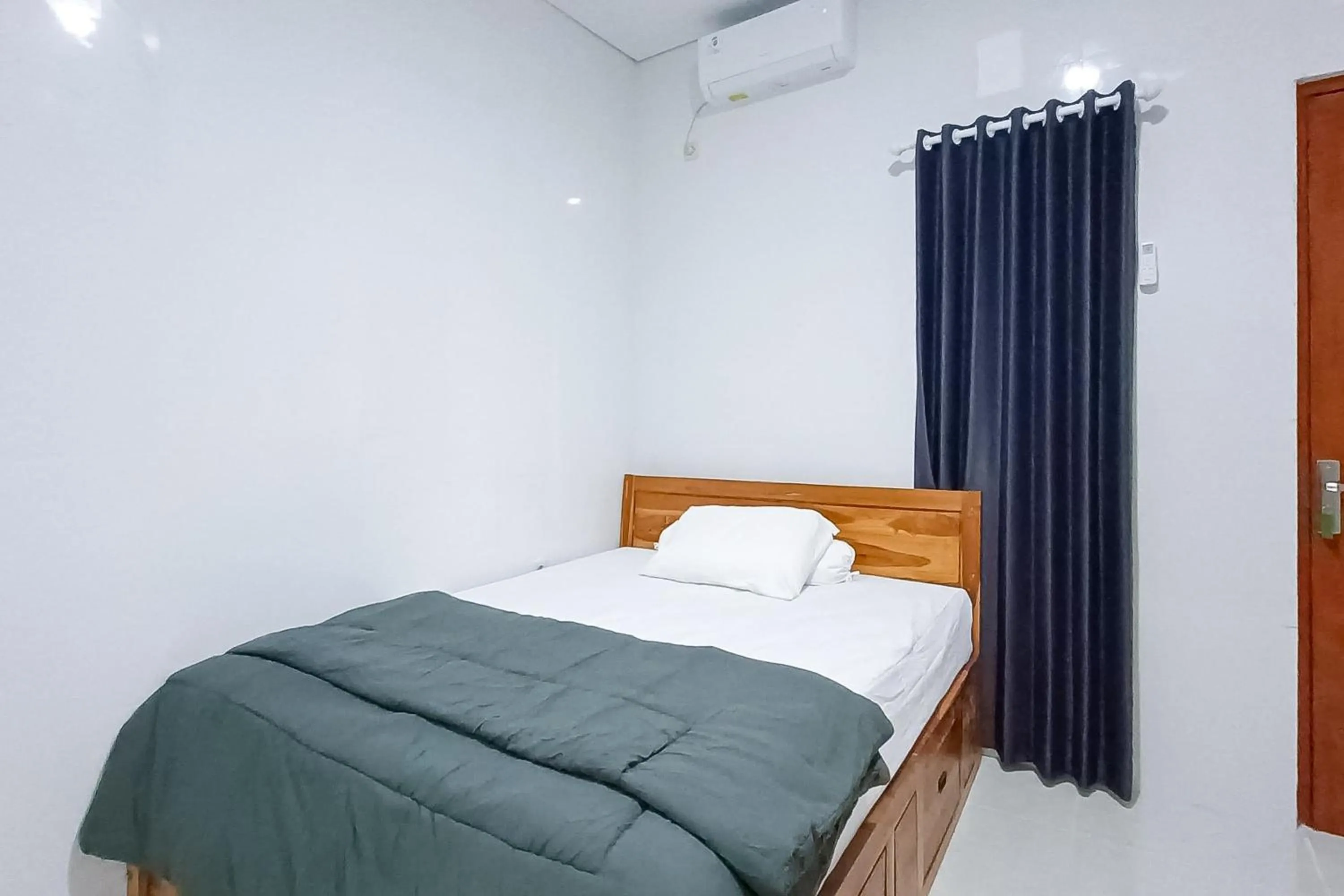Widi Guest House near GWK Mitra RedDoorz