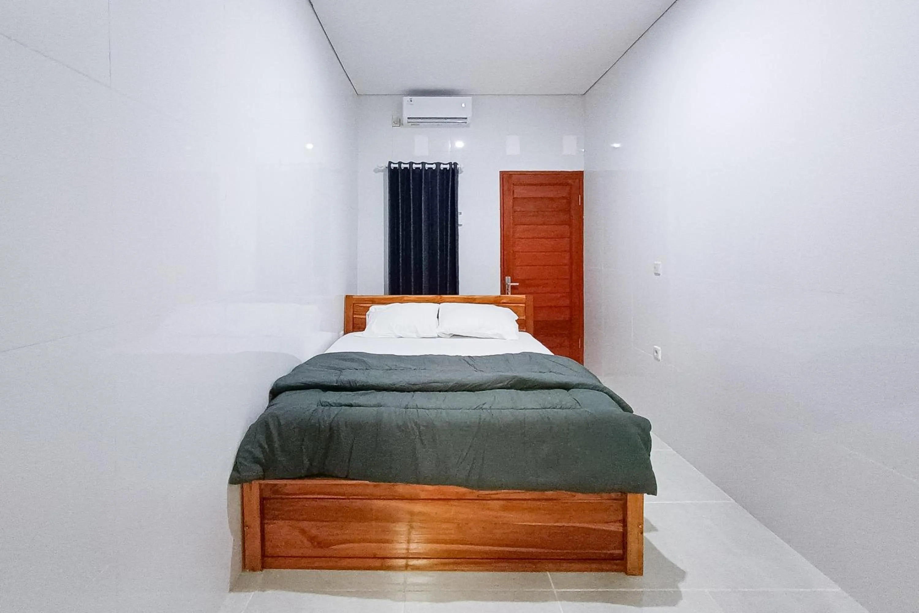 Widi Guest House near GWK Mitra RedDoorz