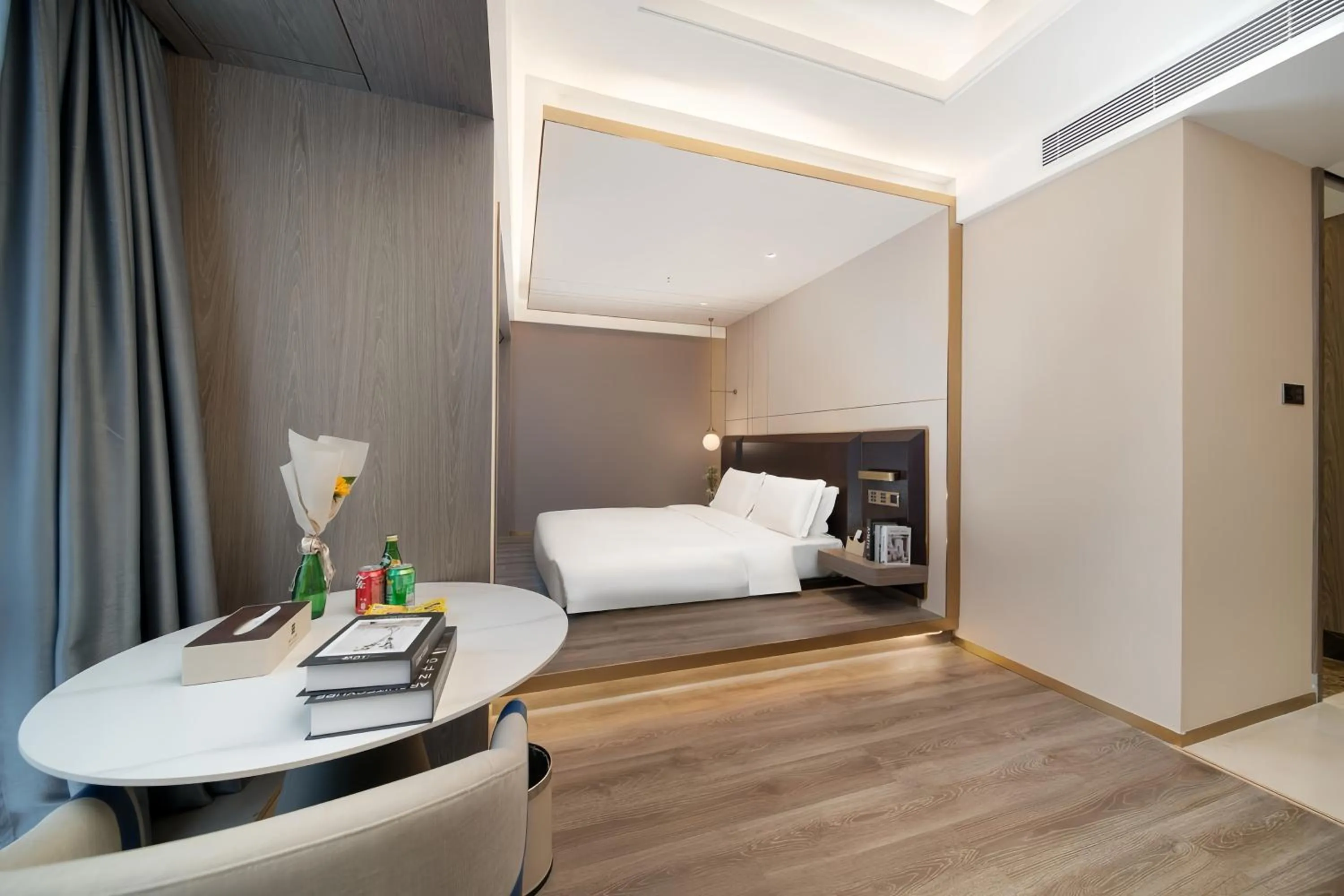 Bed in Echarm plus International Hotel Guangzhou Changgang Metro Station Branch - Free Shuttle Bus to Canton Fair Complex During Canton Fair Period