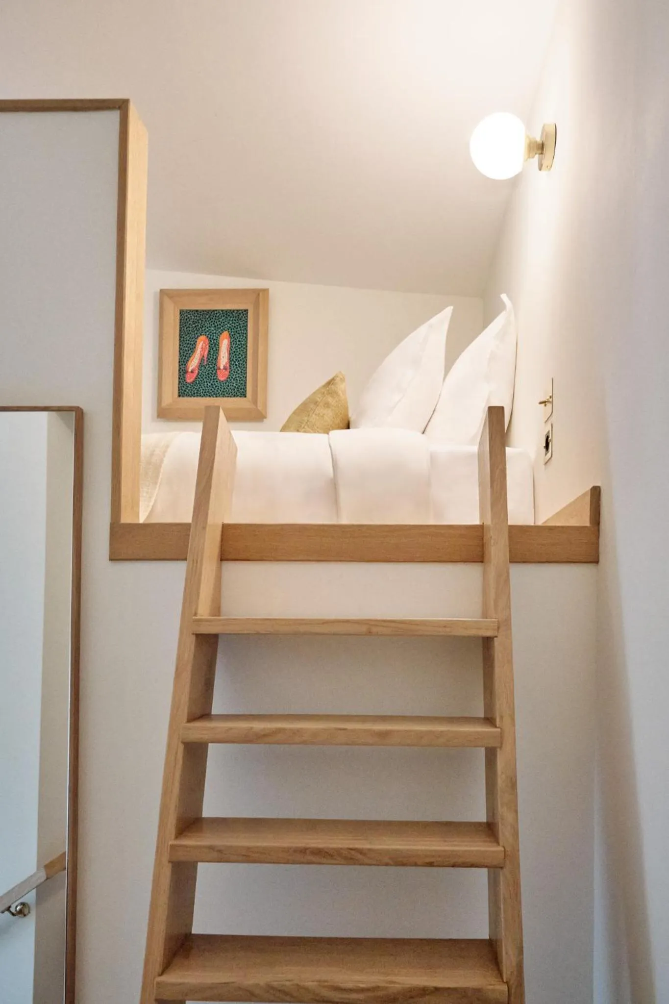 Bed in Elysée Montmartre Hotel