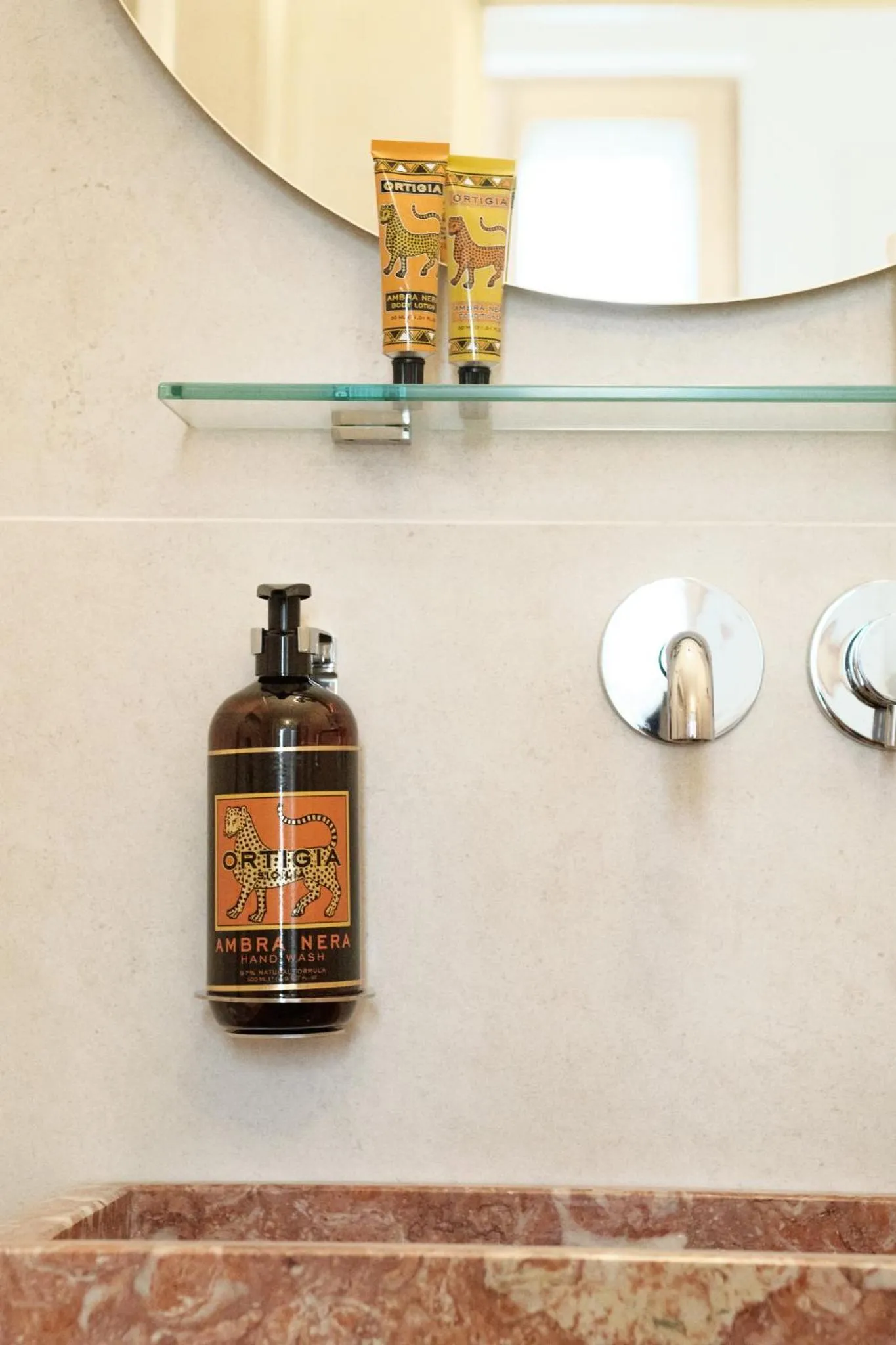 Bathroom in Elysée Montmartre Hotel