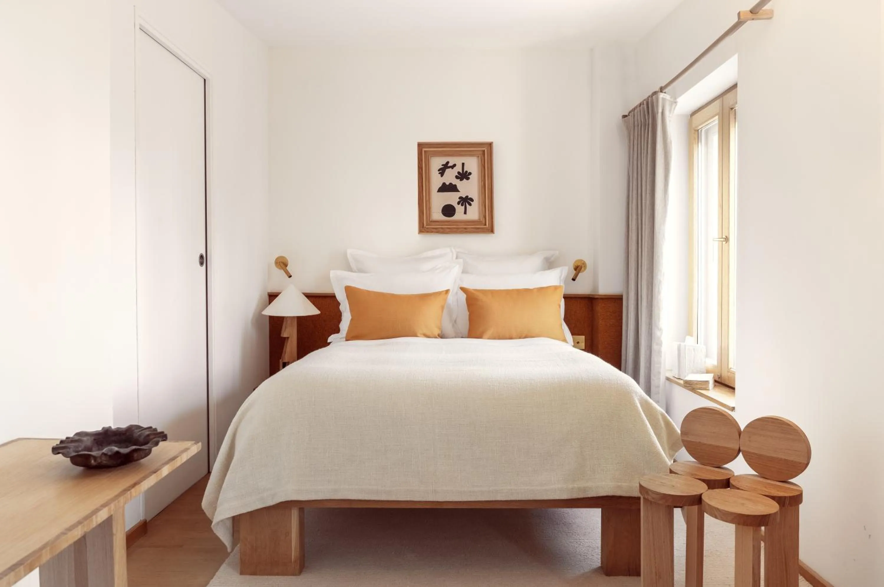 Bed in Elysée Montmartre Hotel