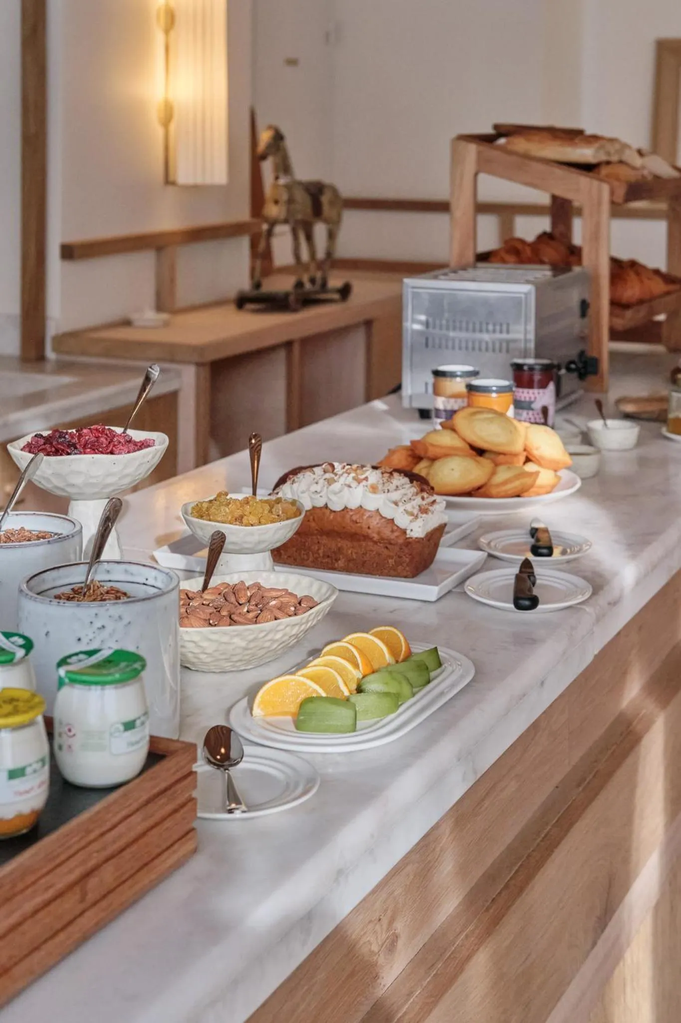 Breakfast in Elysée Montmartre Hotel