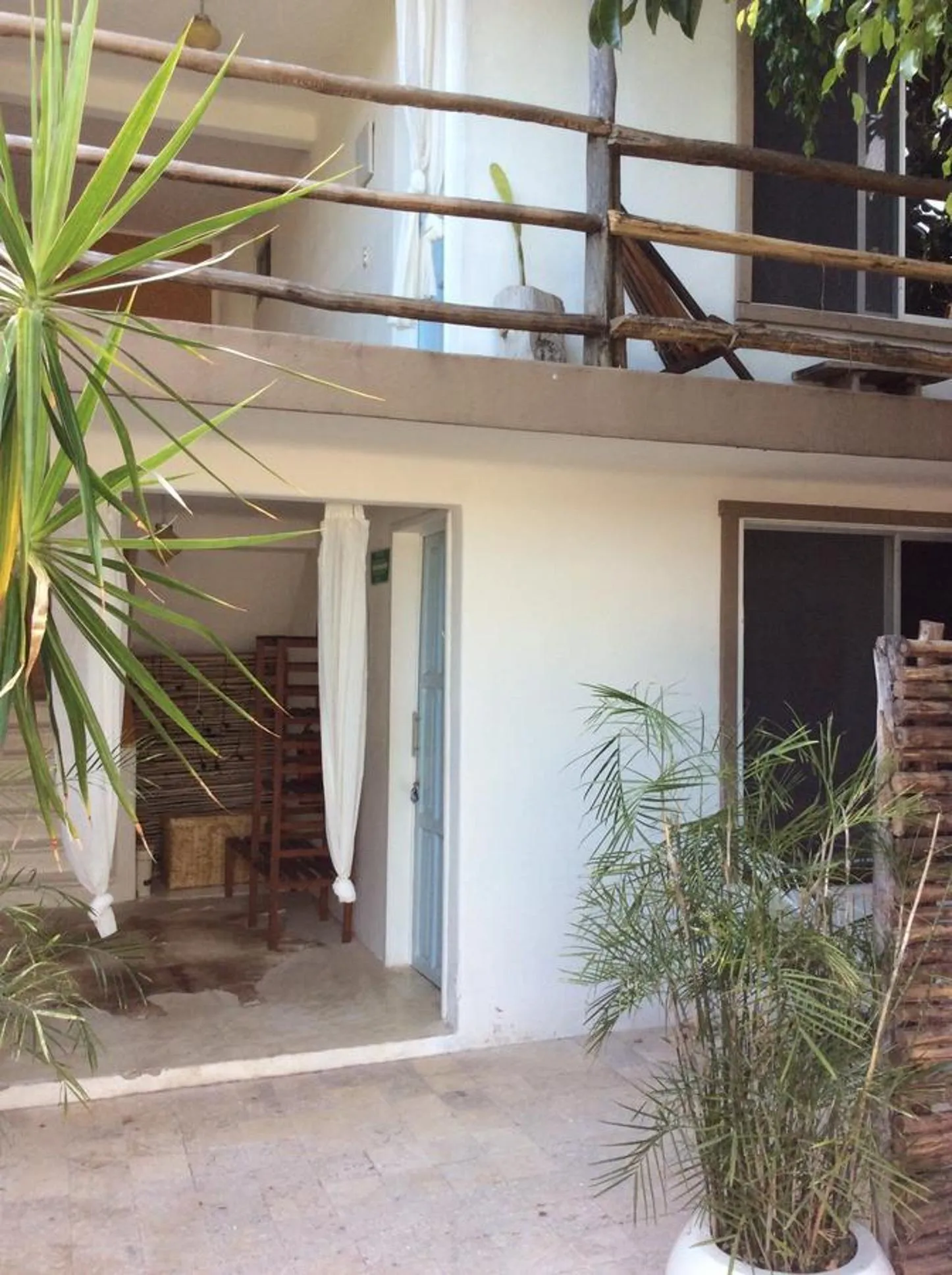 Facade/entrance in Teetotum hotel