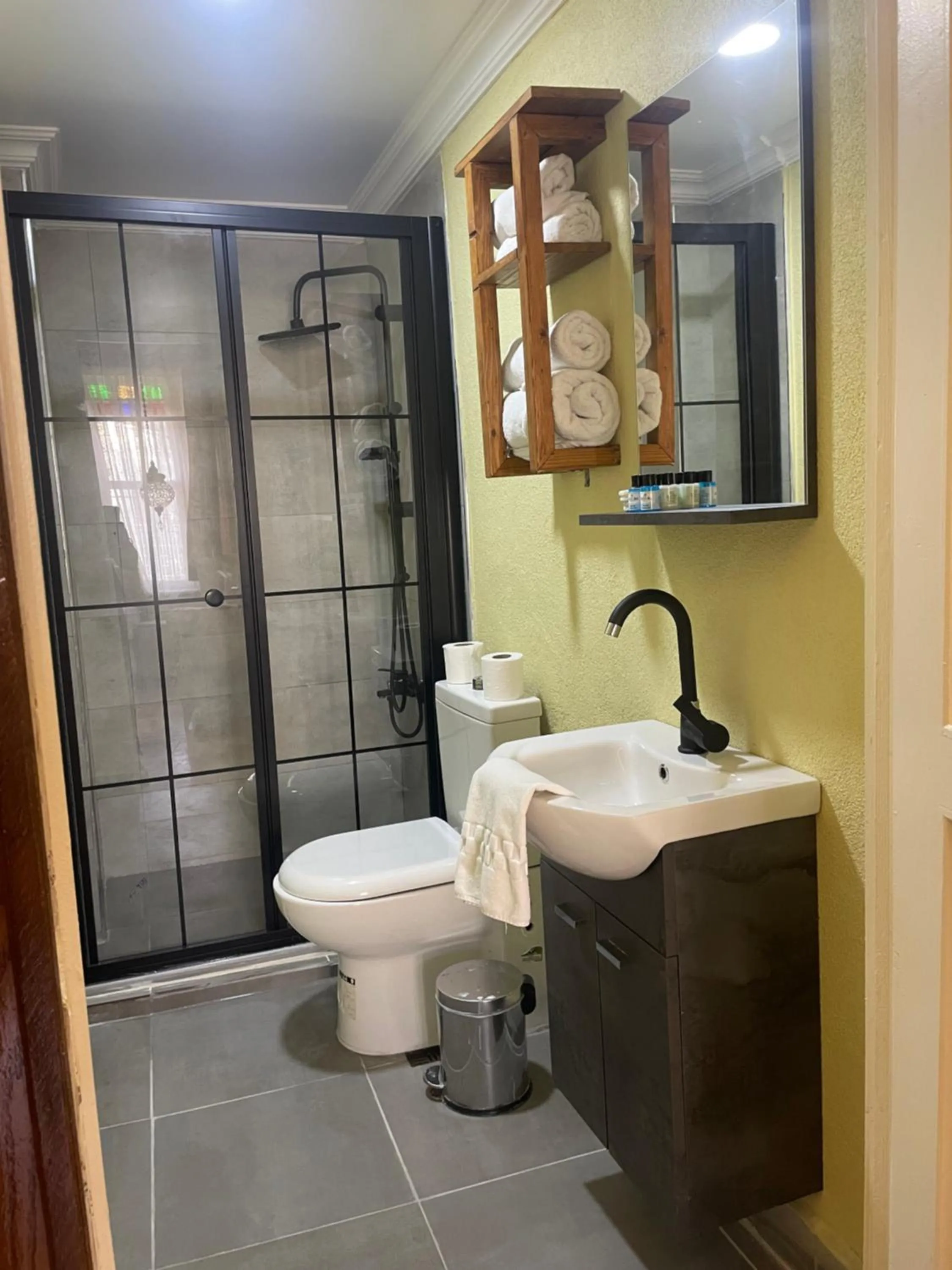 Bathroom in The Local Hostel & Guesthouse