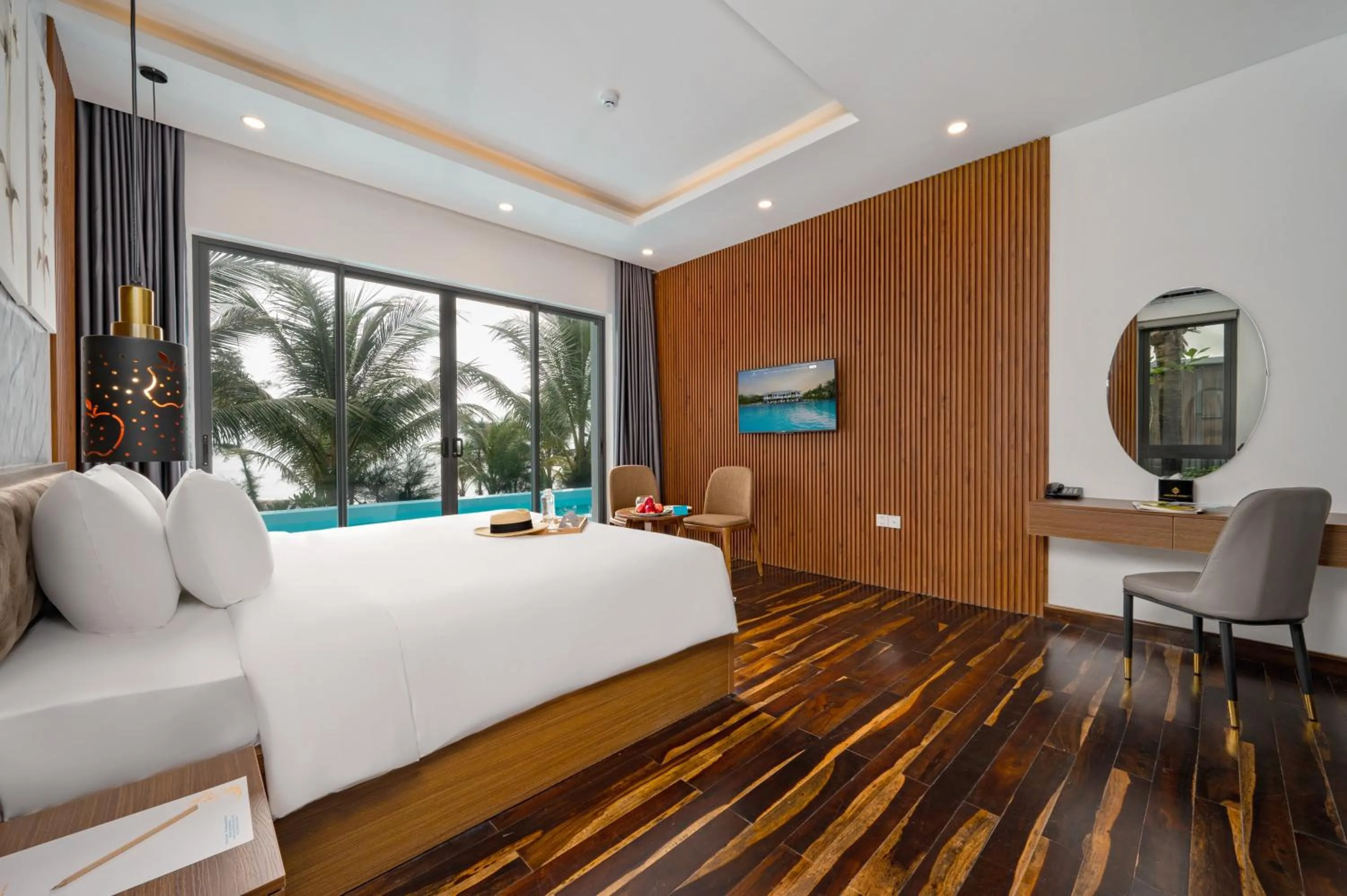 Living room, Bed in Langco Bay Retreat