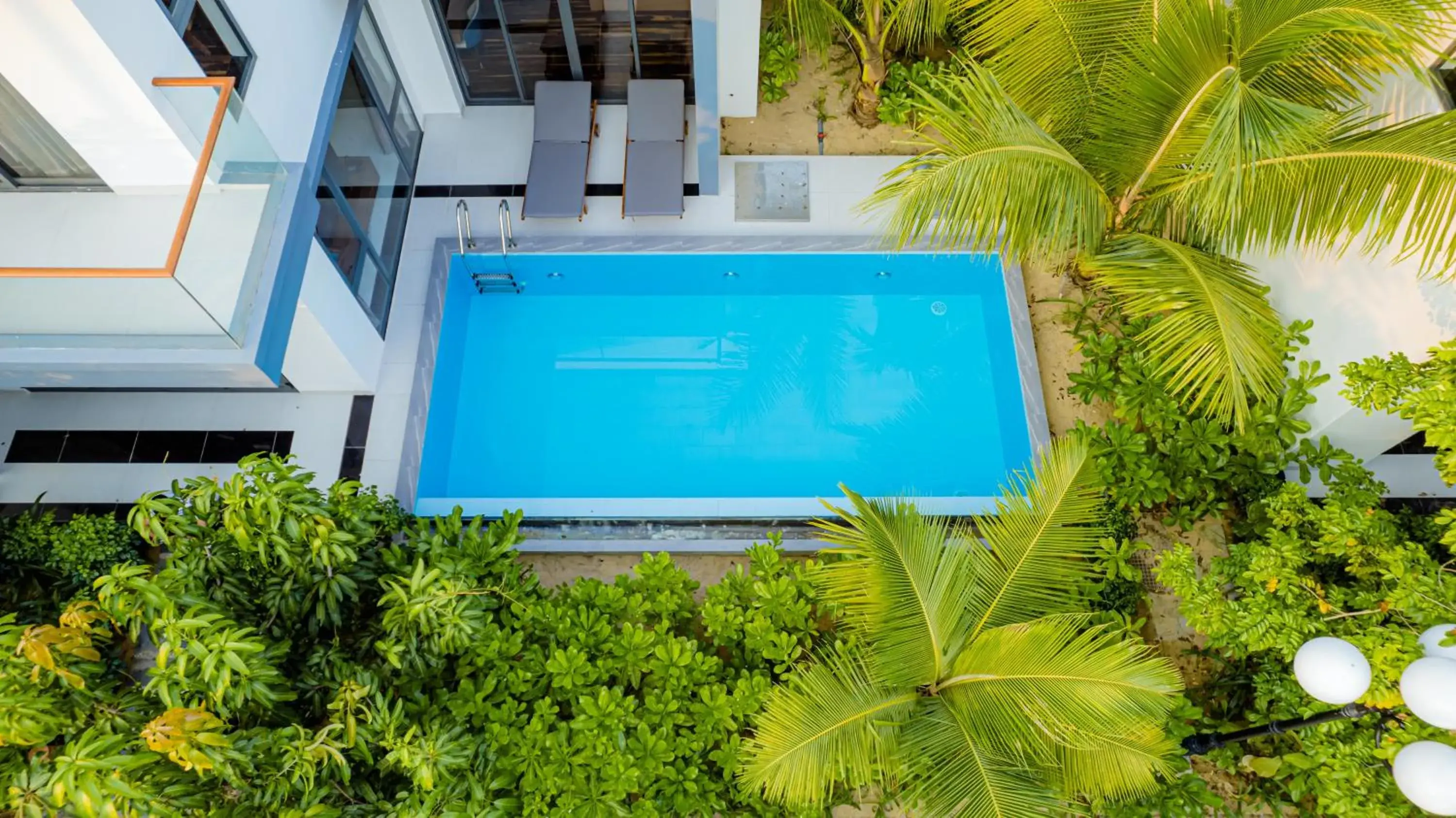 Property building in Langco Bay Retreat Property building in Langco Bay Retreat