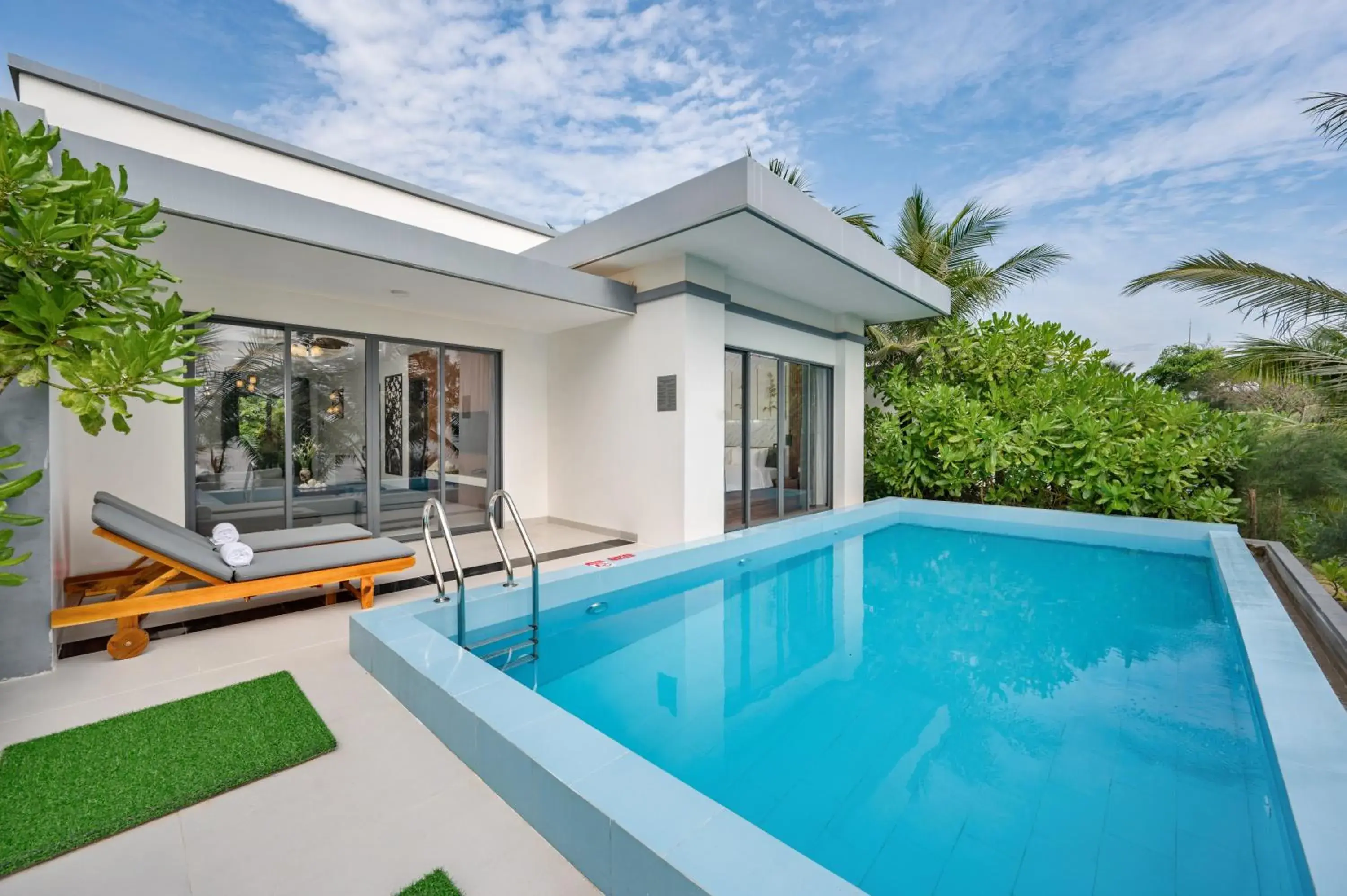 Property building in Langco Bay Retreat Property building in Langco Bay Retreat