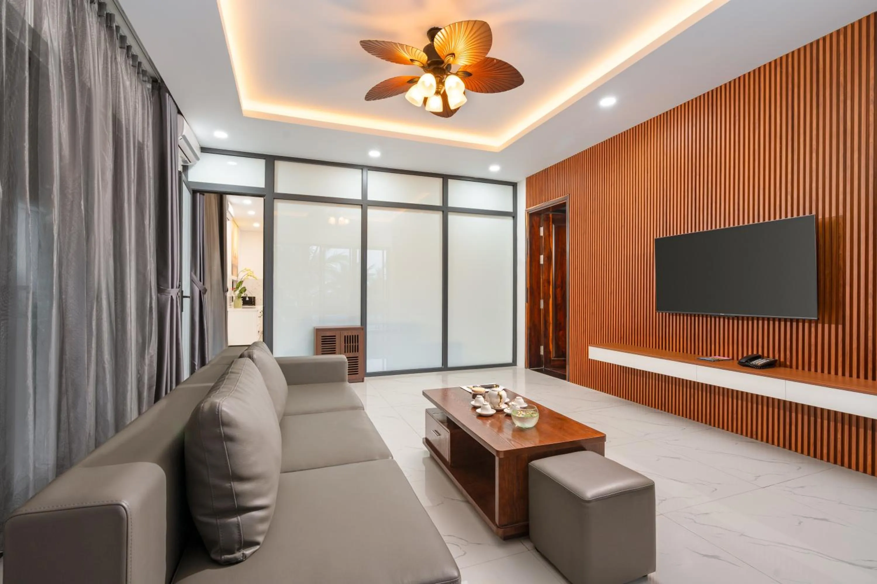 Communal lounge/ TV room in Langco Bay Retreat