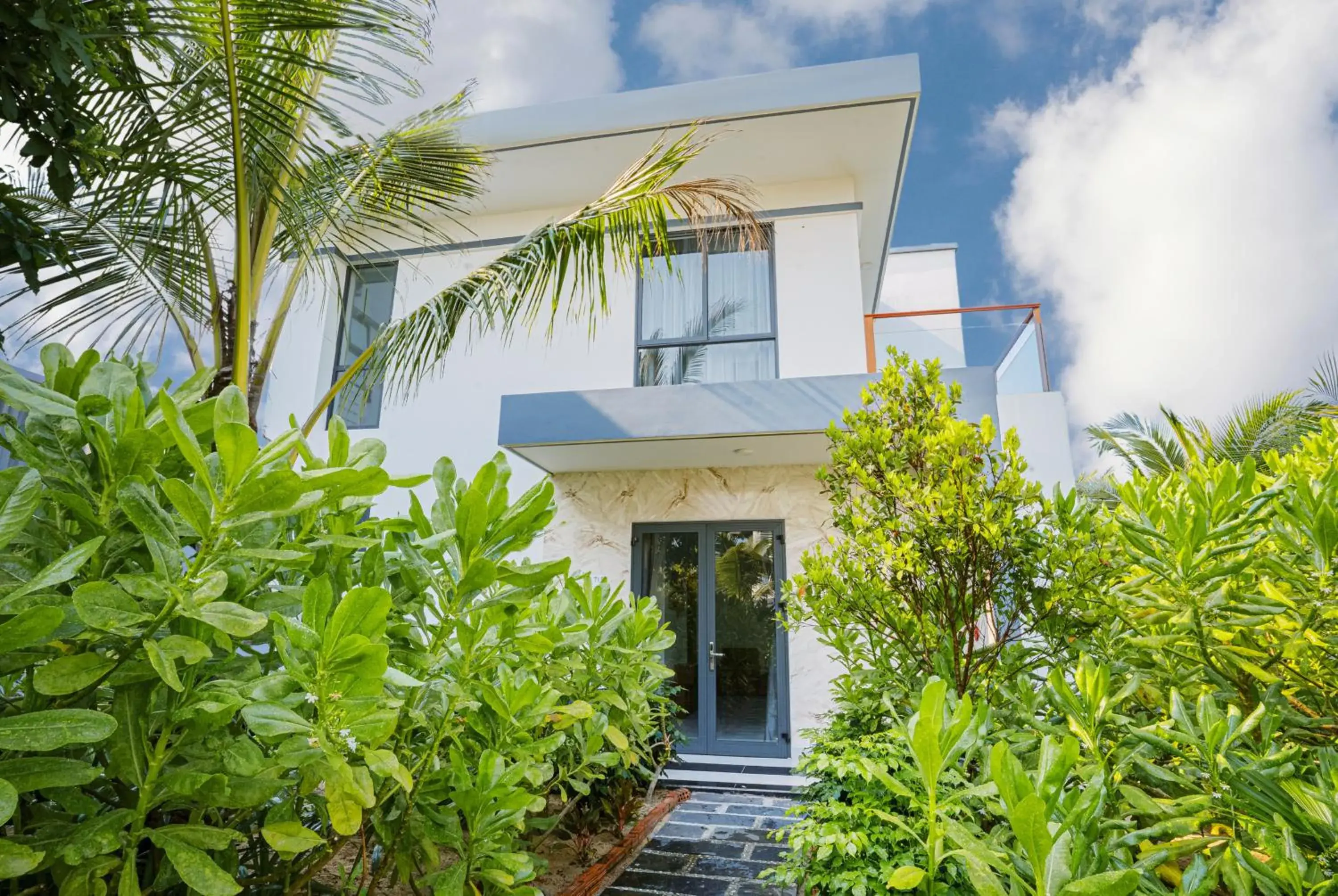 Property building in Langco Bay Retreat Property building in Langco Bay Retreat