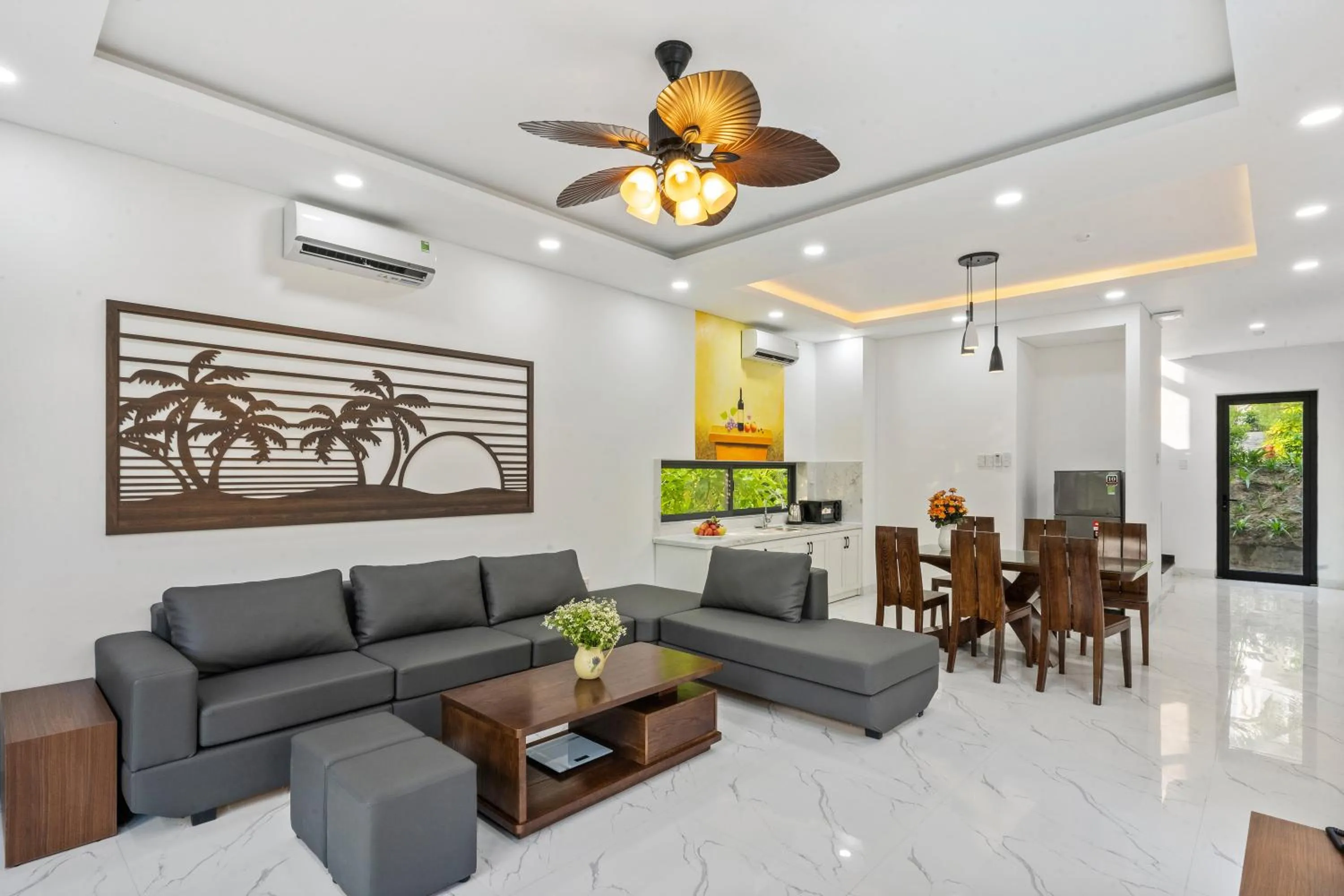 TV and multimedia in Langco Bay Retreat