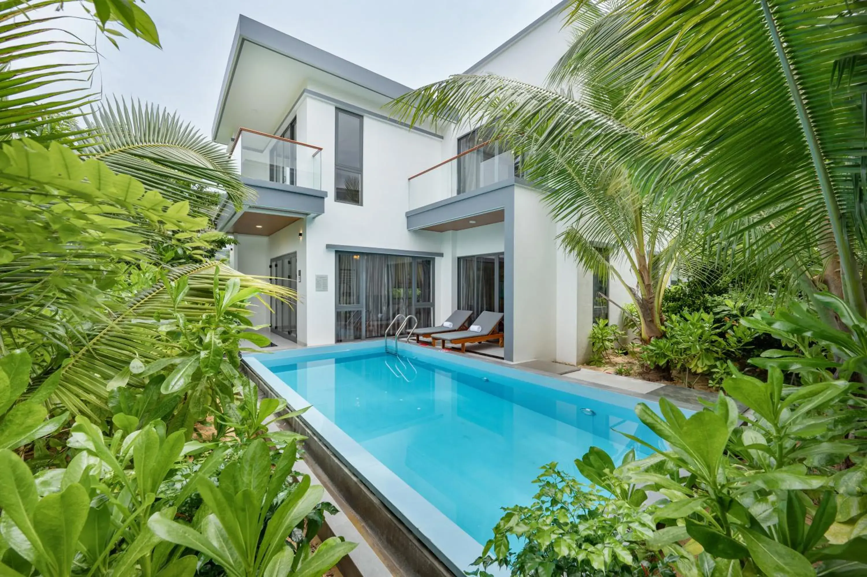 Property building in Langco Bay Retreat Property building in Langco Bay Retreat