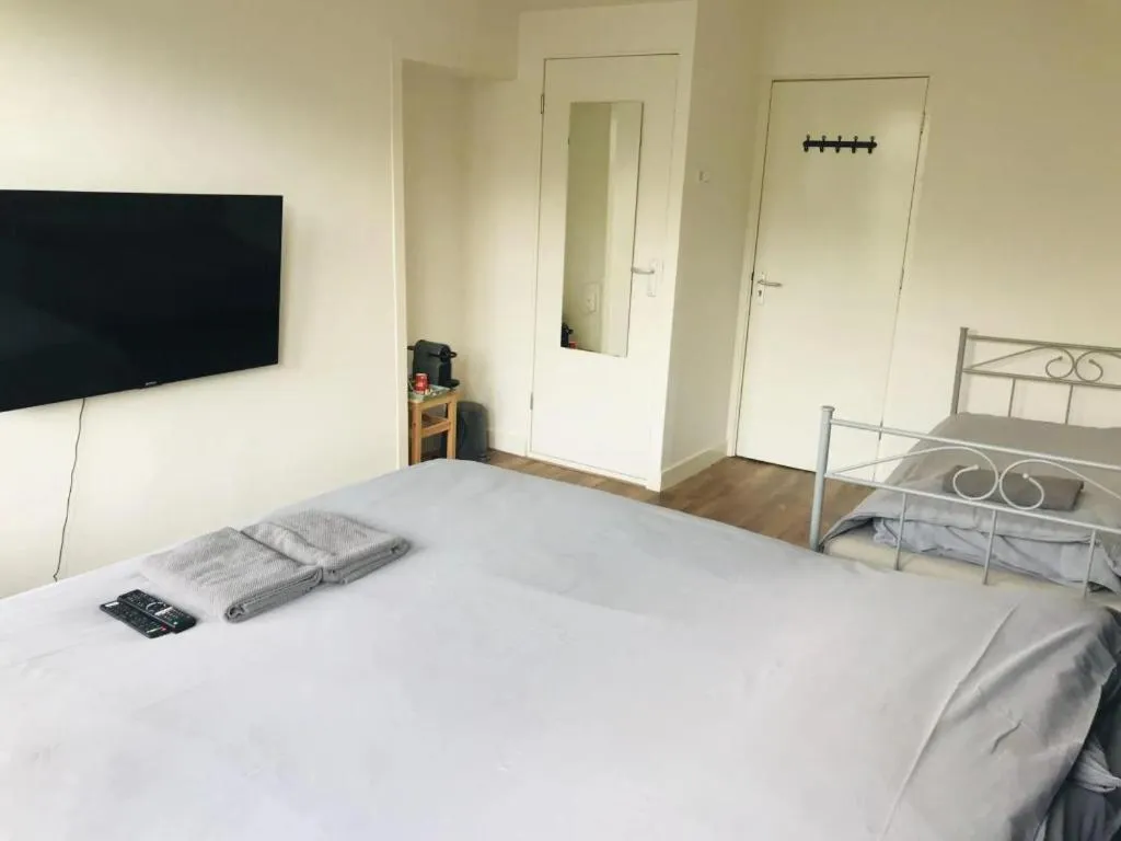 Bed in Canalview Amsterdam