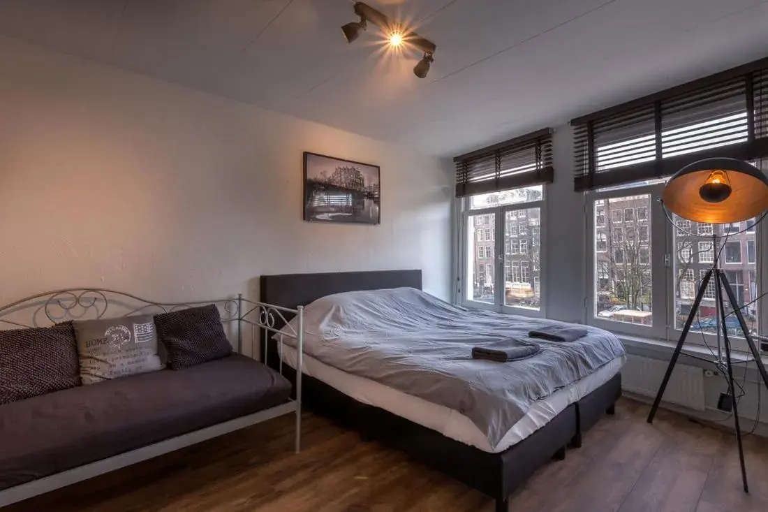 Triple Room in Canalview Amsterdam Triple Room in Canalview Amsterdam