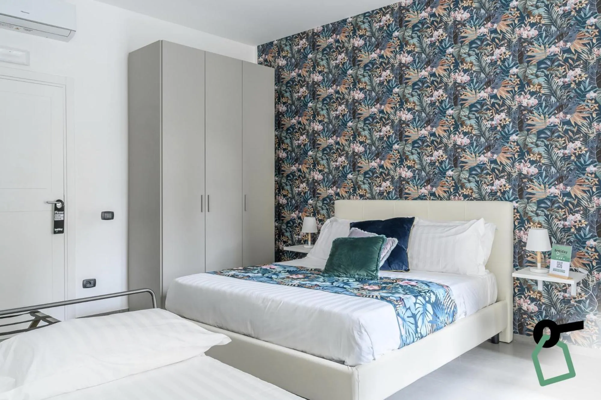 Quadruple Room in HOTIDAY Room Collection - Napoli Duomo