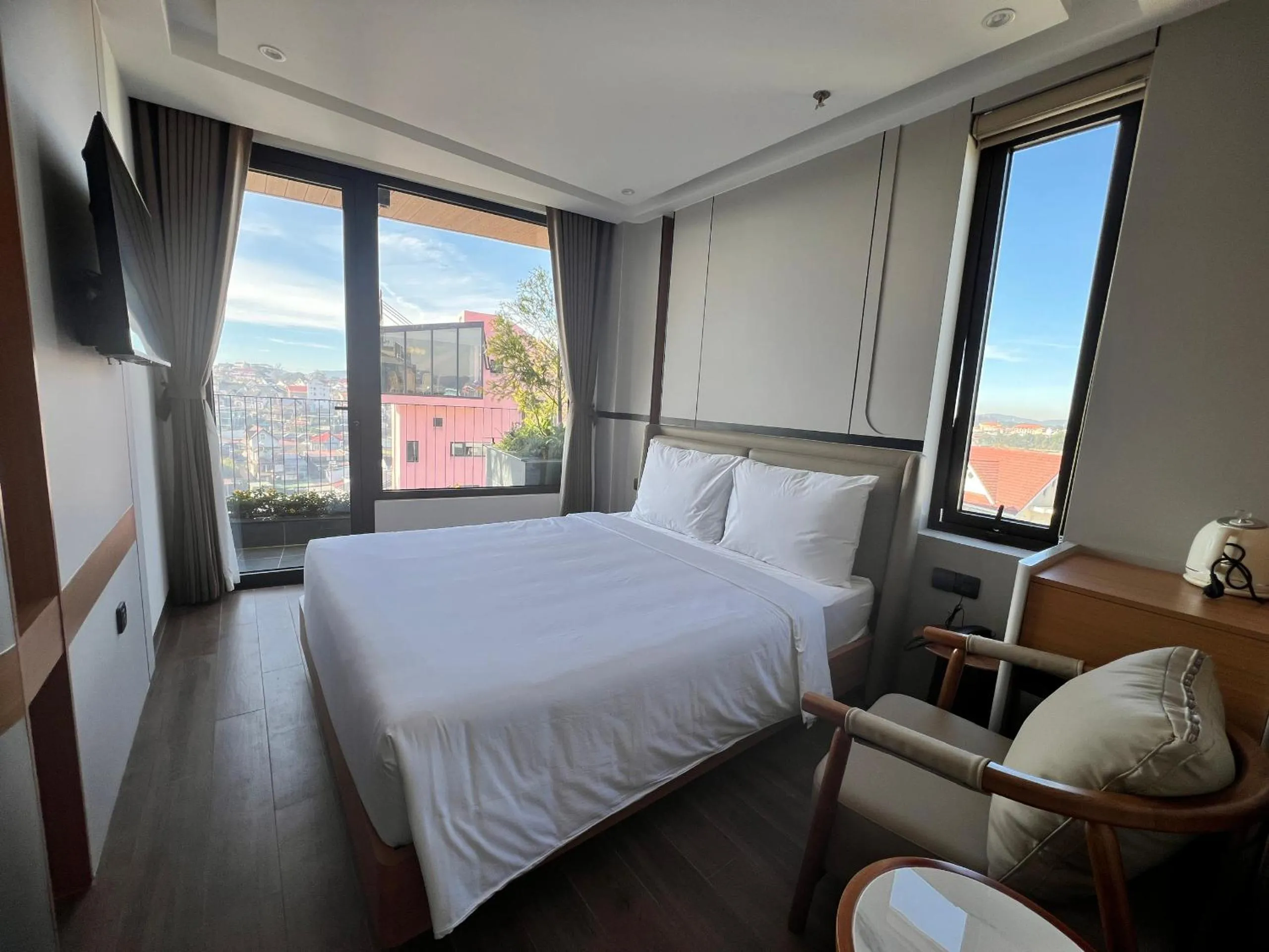 Suite with City View in Cozy Garden Boutique hotel