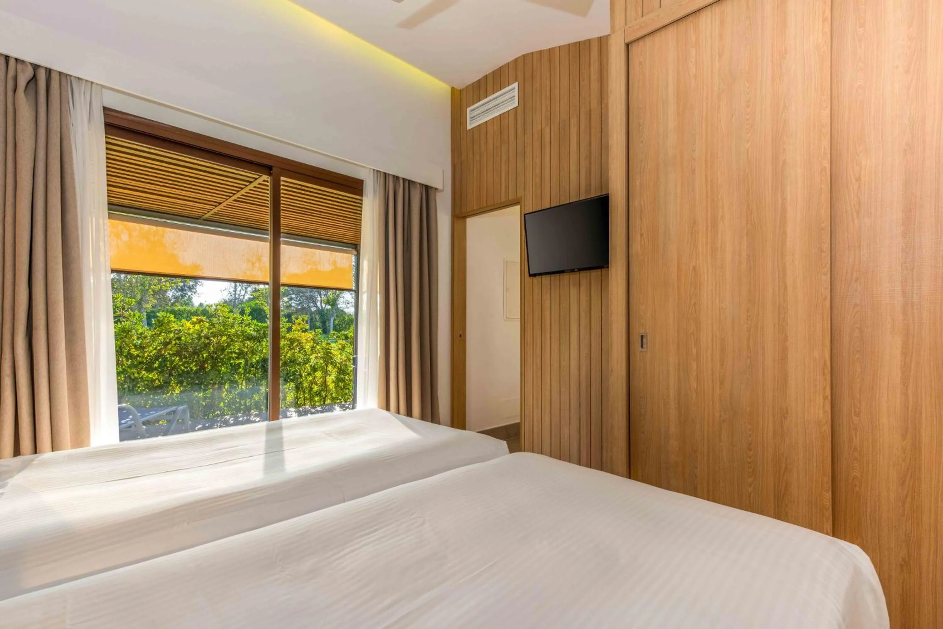 Photo of the whole room, Bed in Valentin Playa de Muro