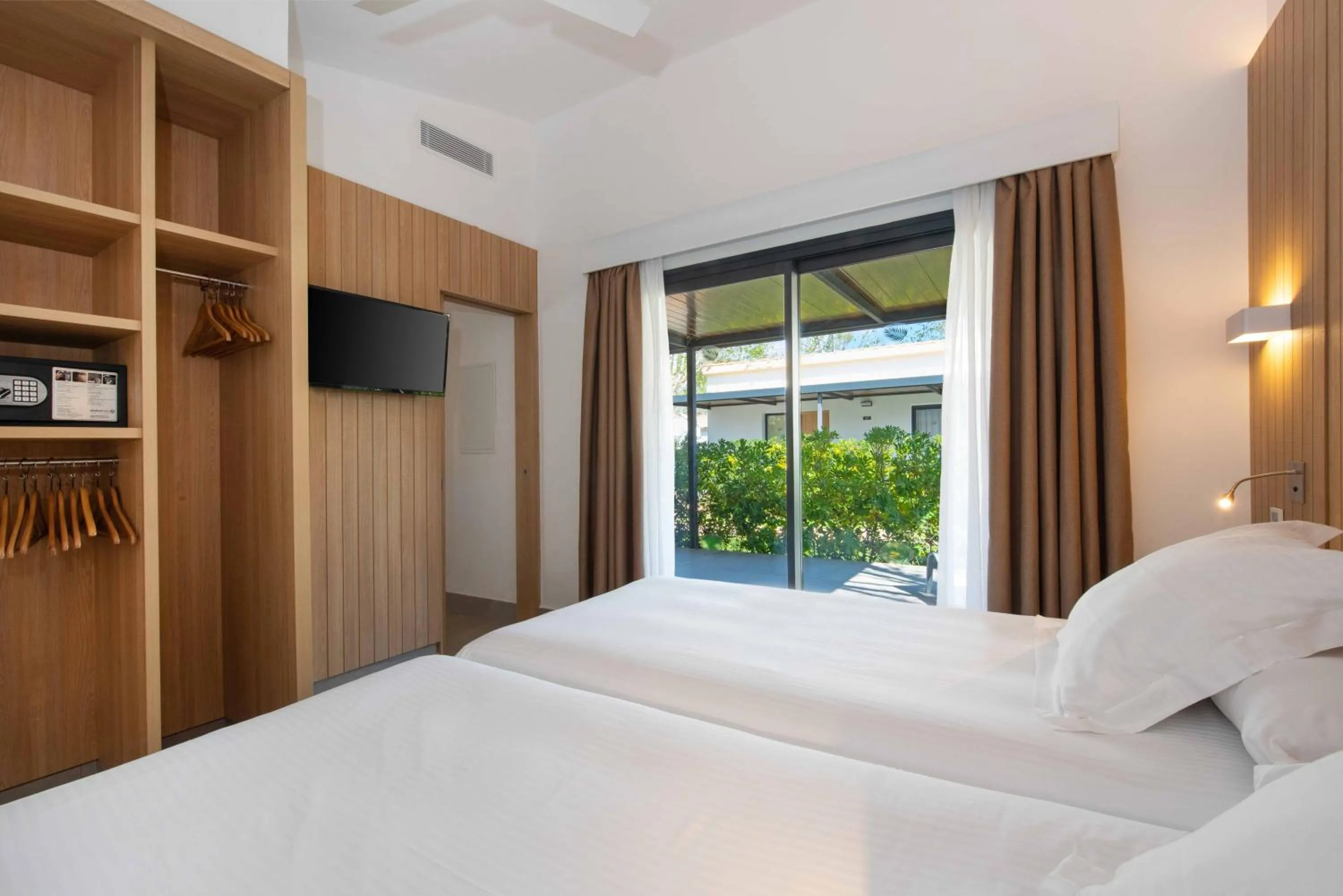 Bedroom, Bed in Valentin Playa de Muro