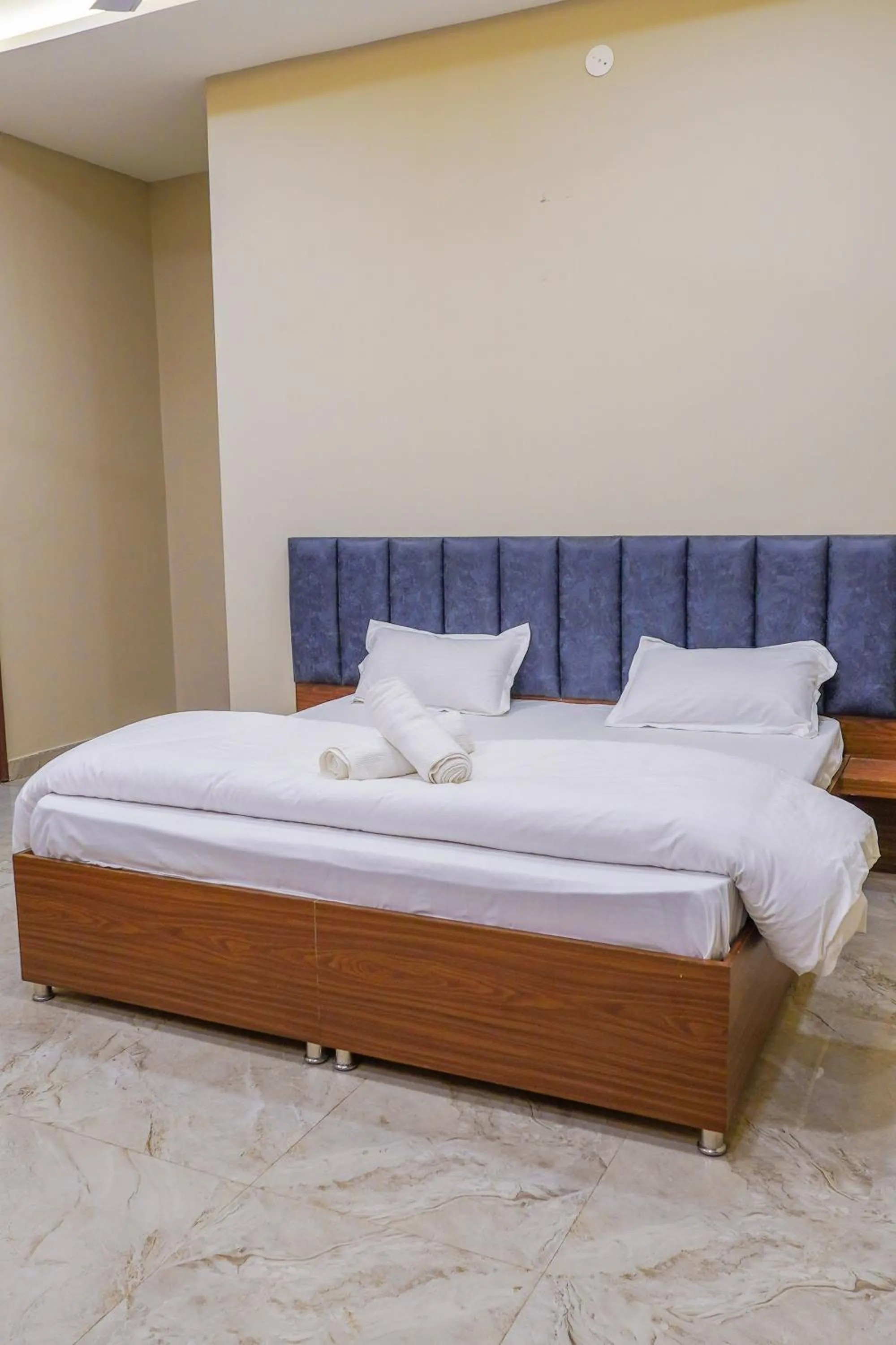 Double Room with Private Bathroom - single occupancy in KANHA HOTEL & Homestay