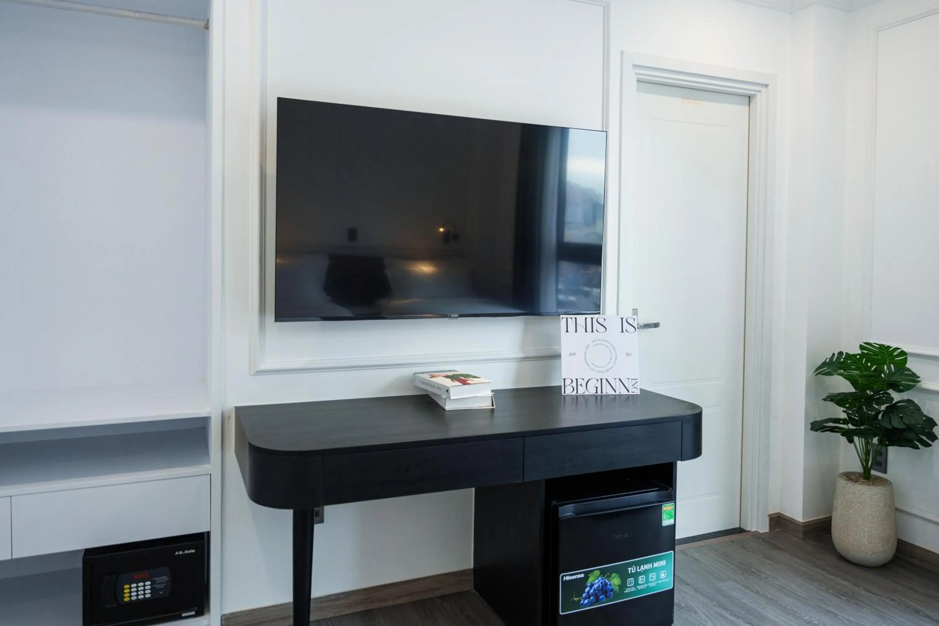 TV and multimedia in CityHouse- El Pino Realm at Metro Ben Thanh Market