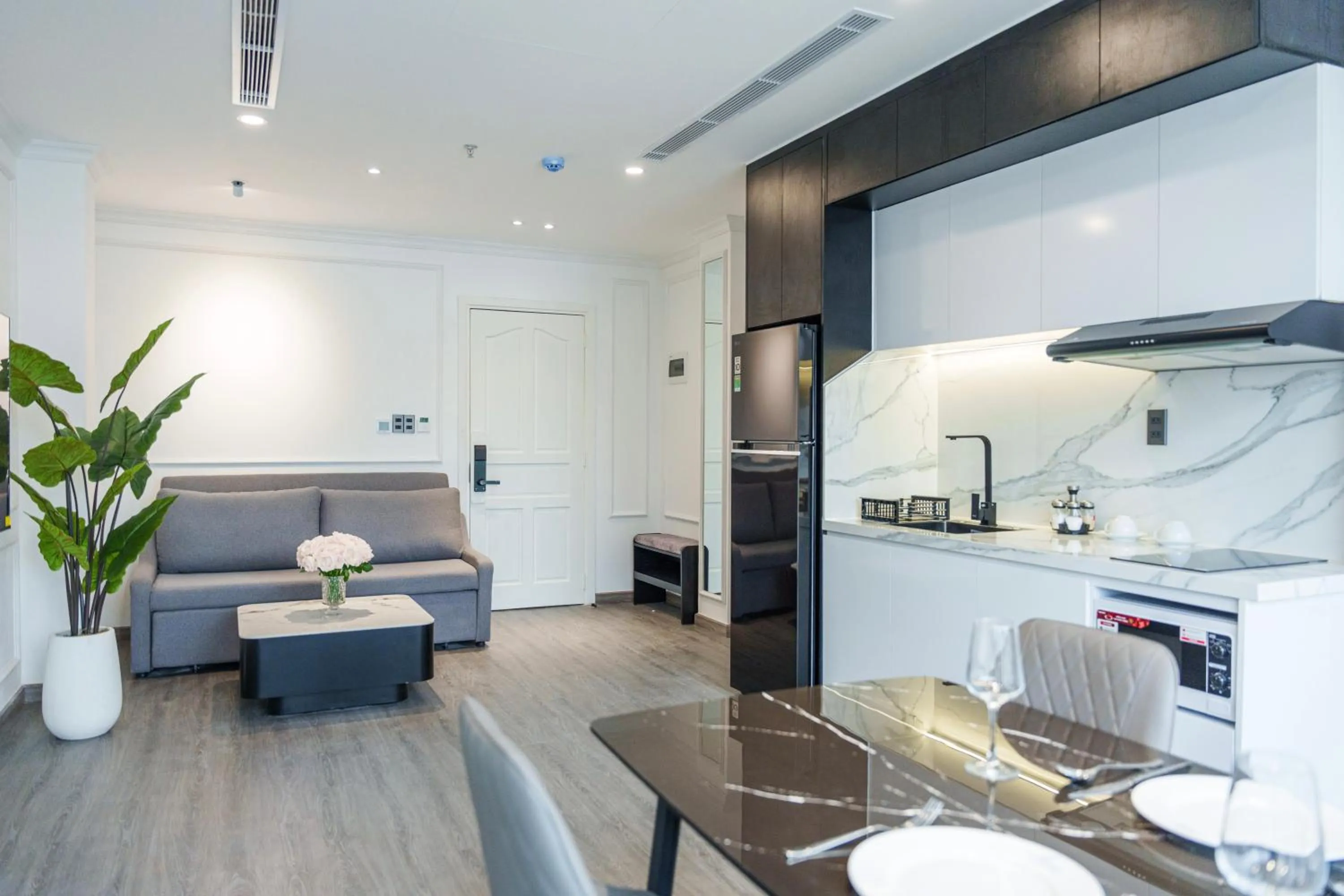 Kitchen or kitchenette in CityHouse- El Pino Realm at Metro Ben Thanh Market