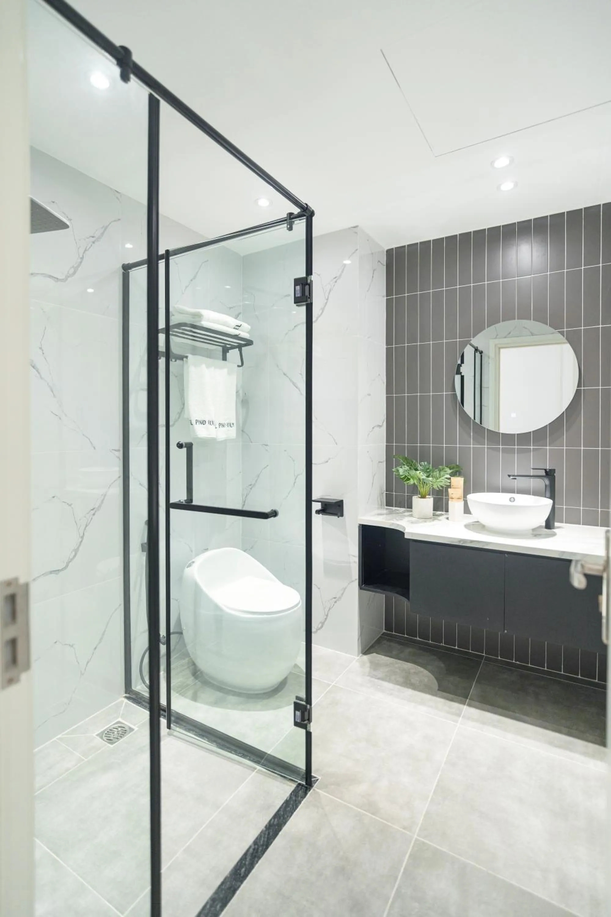 Shower in CityHouse- El Pino Realm at Metro Ben Thanh Market