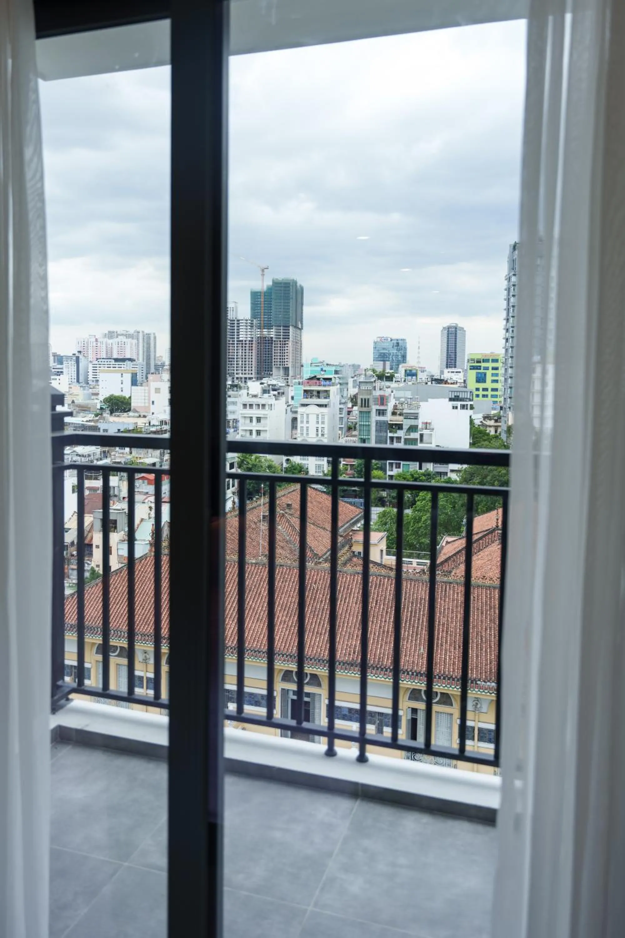 Day in CityHouse- El Pino Realm at Metro Ben Thanh Market