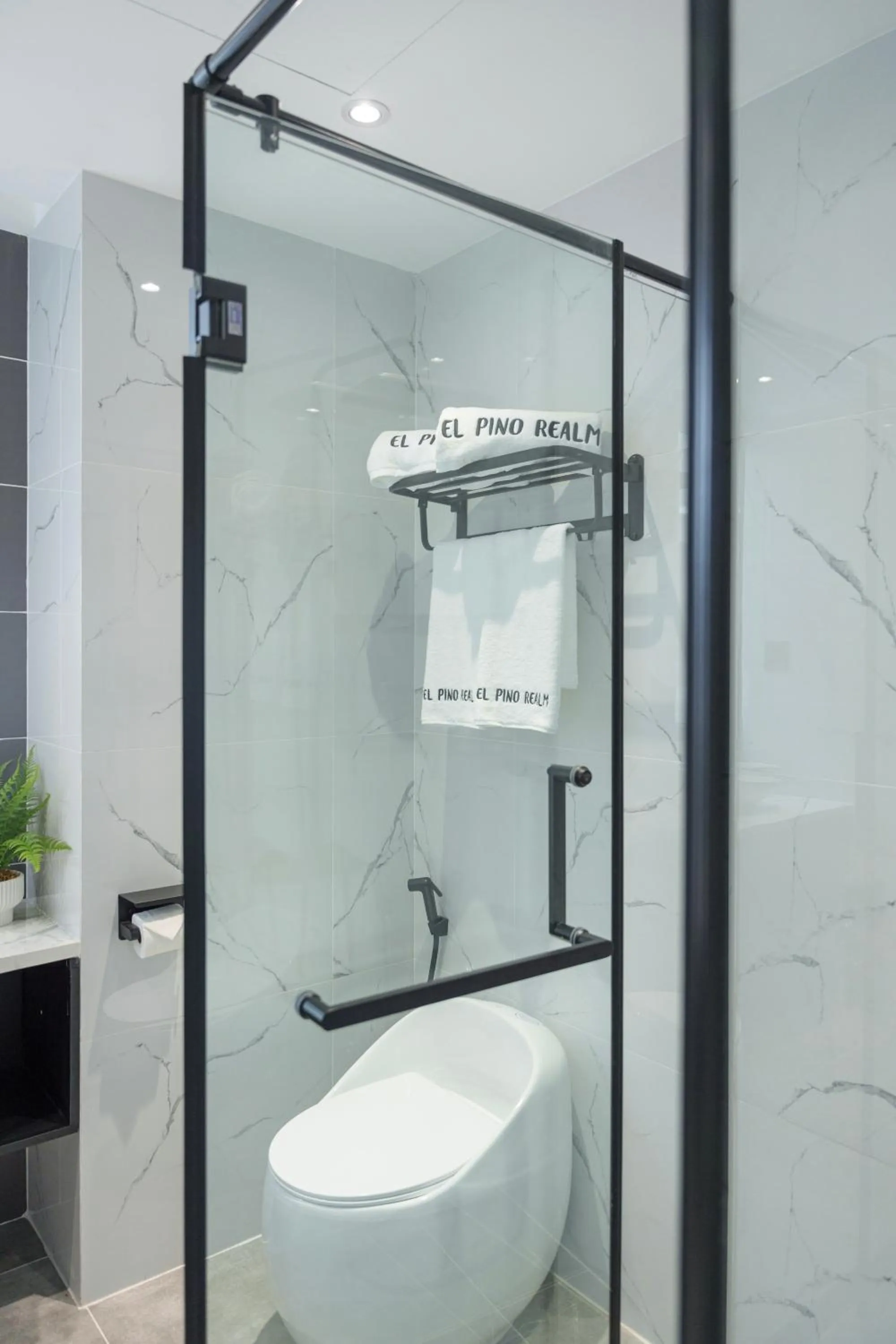 Shower in CityHouse- El Pino Realm at Metro Ben Thanh Market