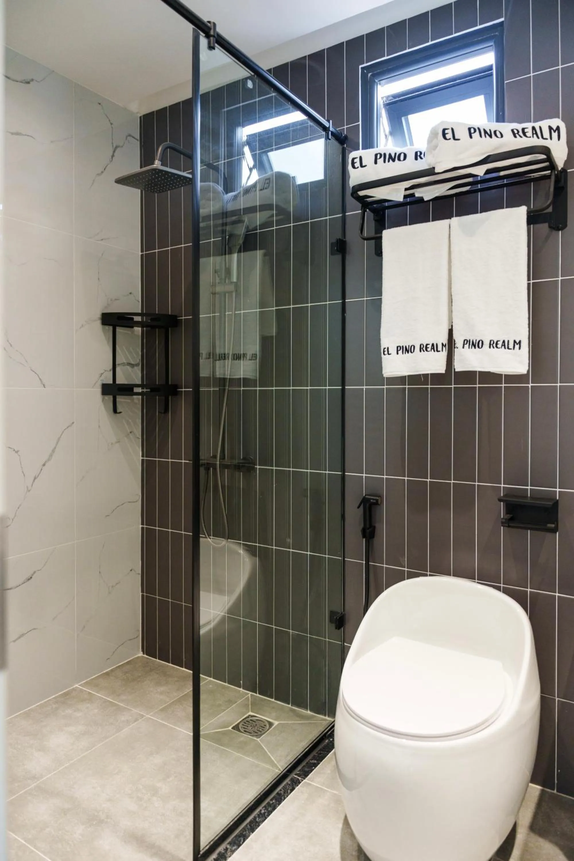 Shower in CityHouse- El Pino Realm at Metro Ben Thanh Market