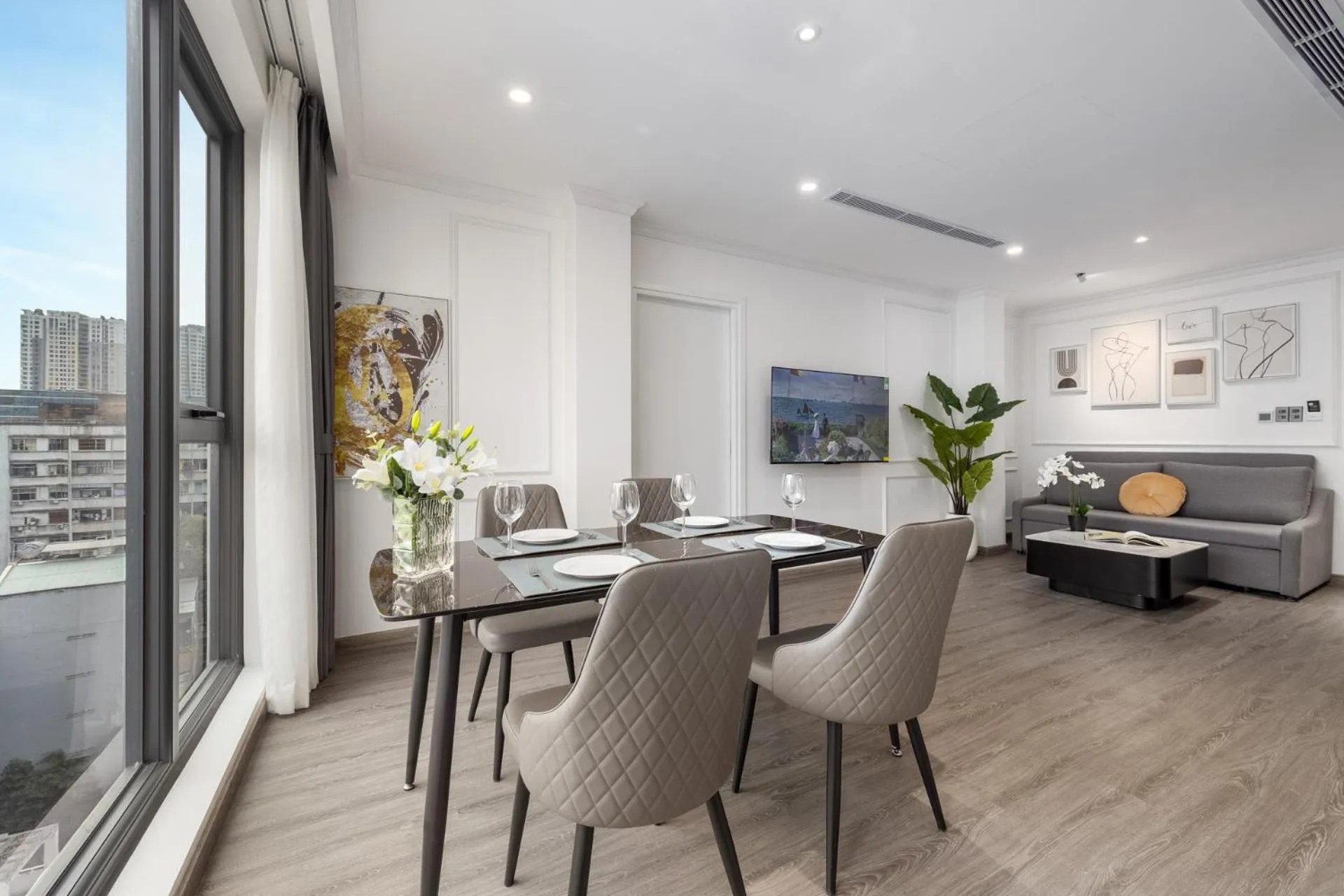 TV and multimedia in CityHouse- El Pino Realm at Metro Ben Thanh Market