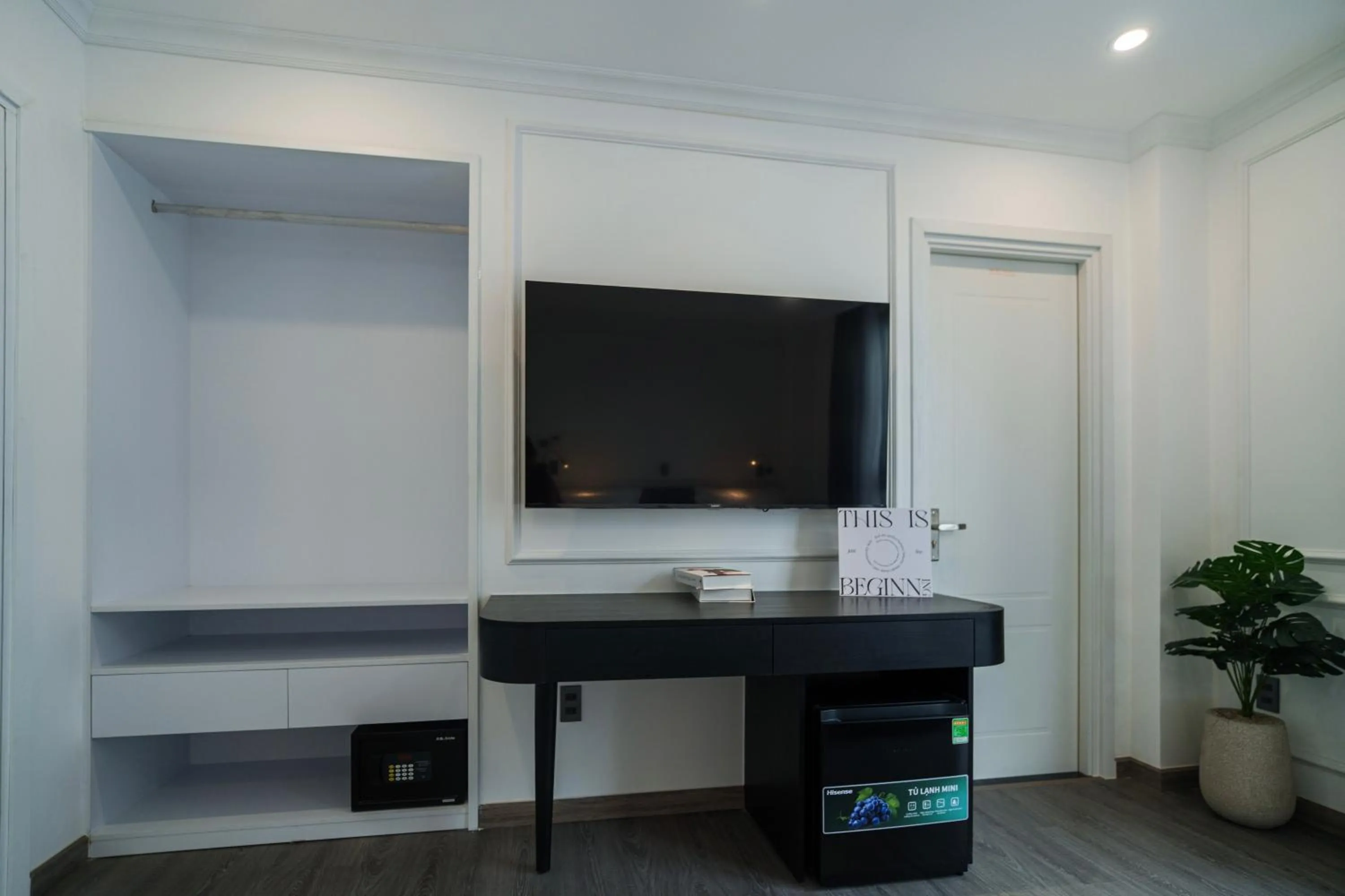 TV and multimedia in CityHouse- El Pino Realm at Metro Ben Thanh Market