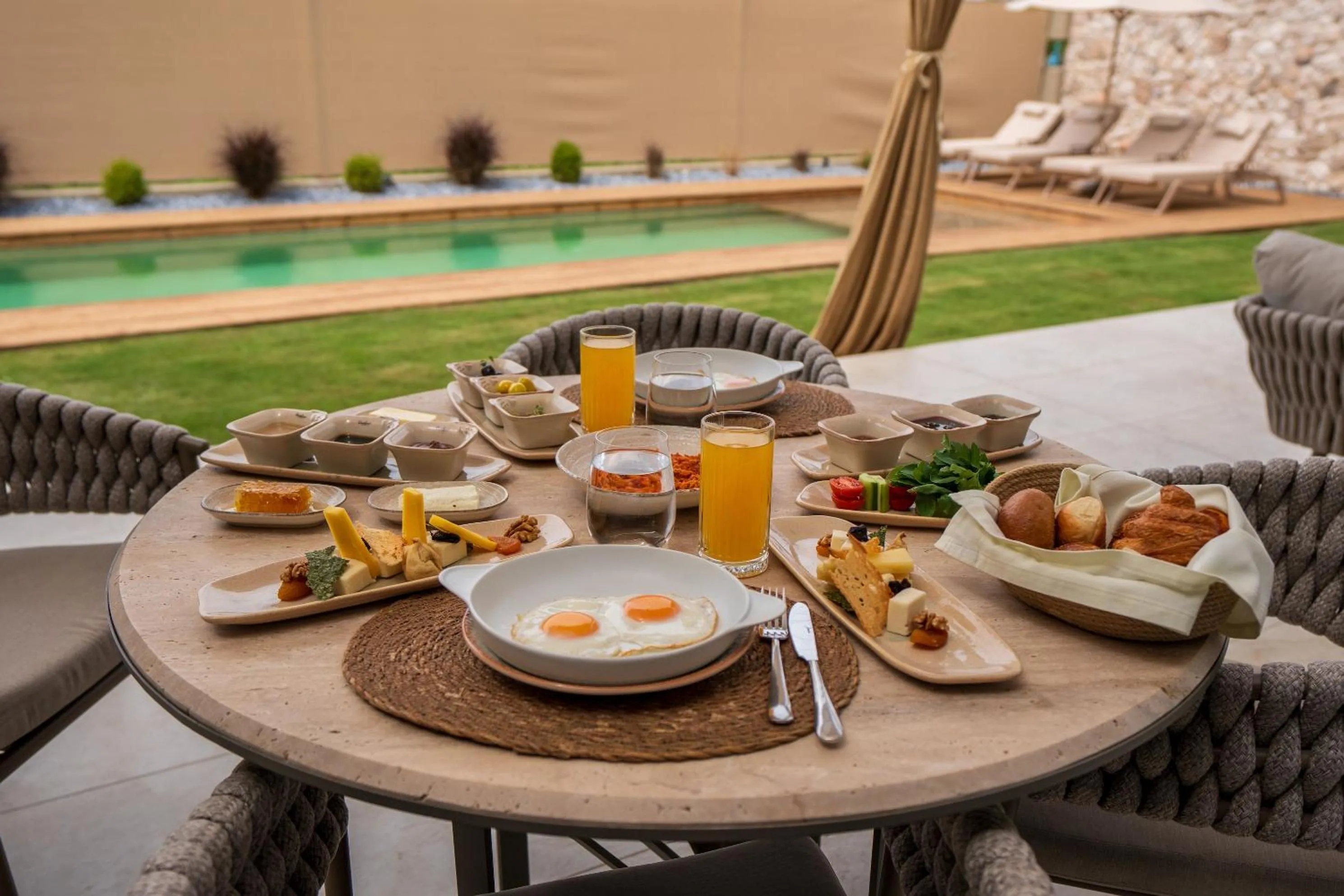 Day in Silence Villas