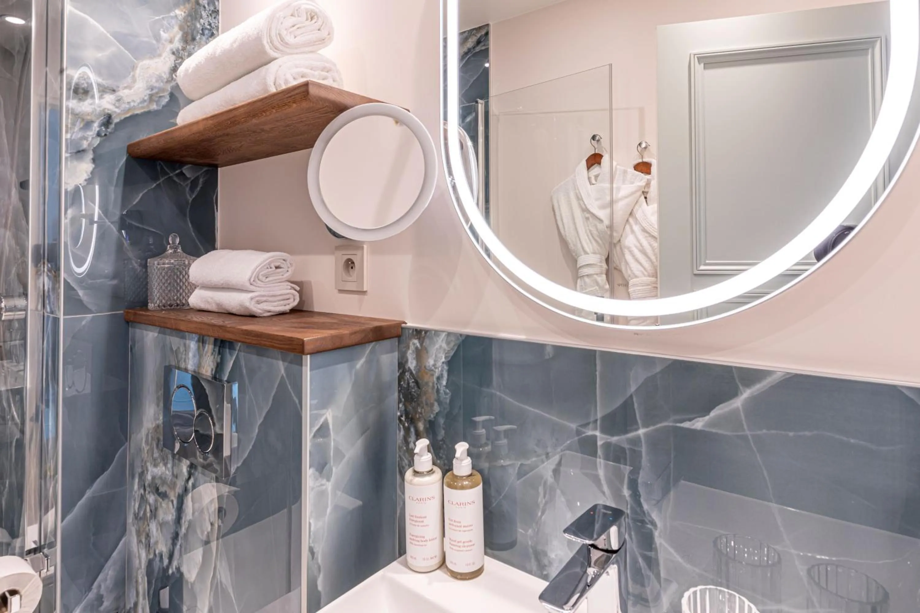 Bathroom in Villa SoPi Appart'Hotel by Patrick Hayat