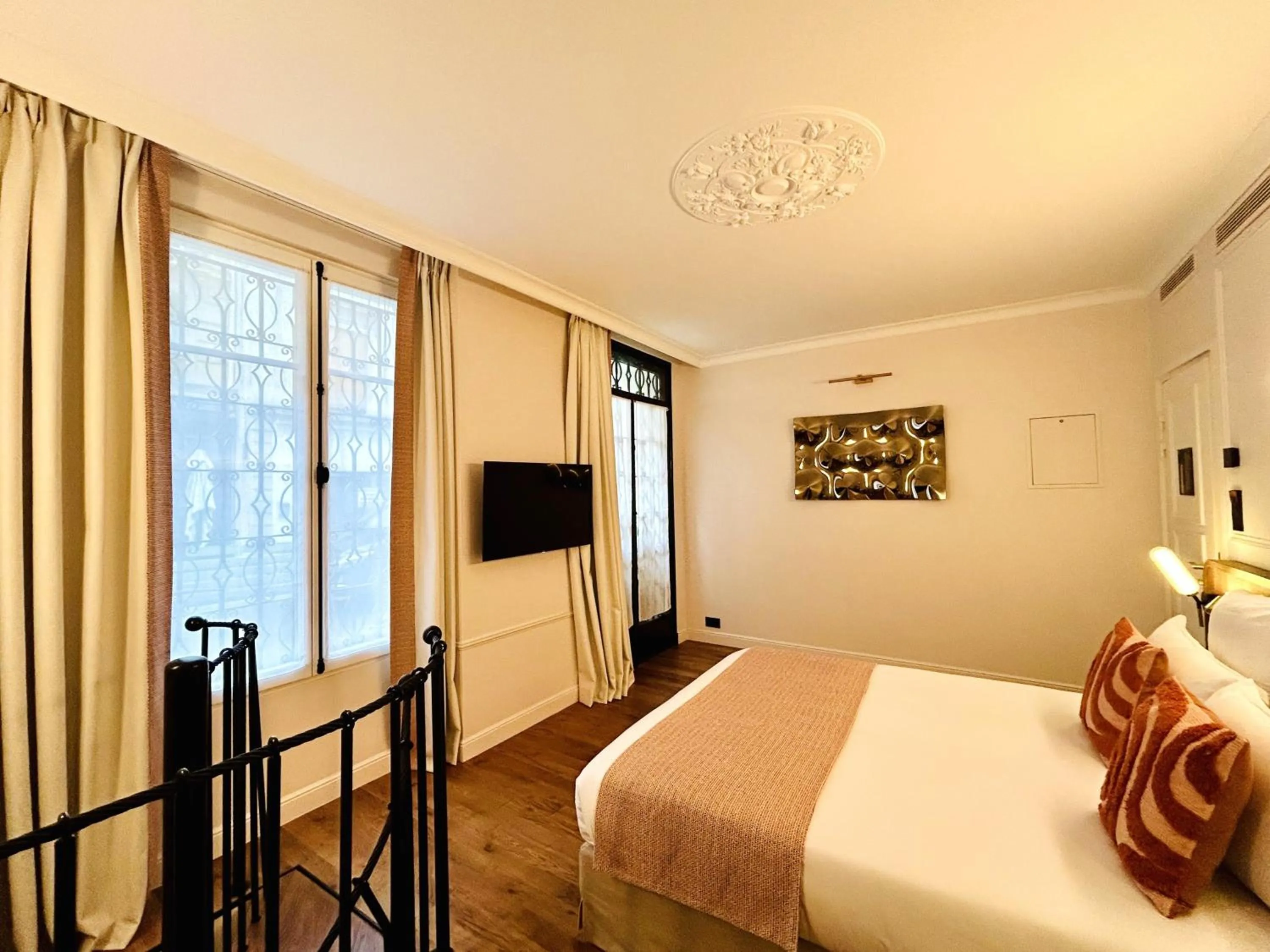 TV and multimedia, Bed in Villa SoPi Appart'Hotel by Patrick Hayat