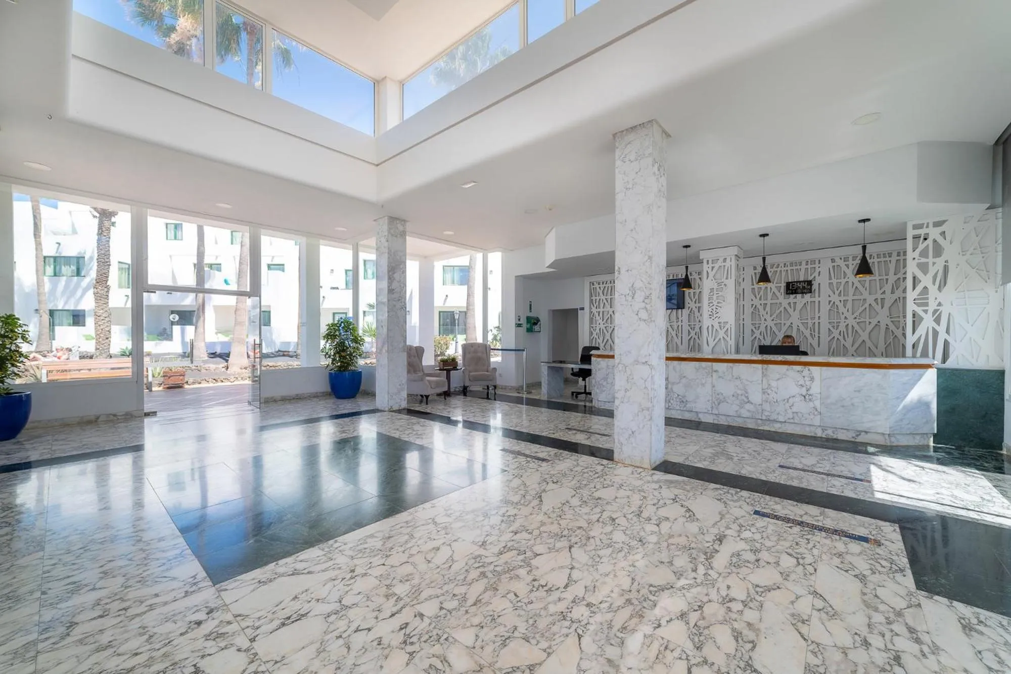 Lobby or reception in Apartamentos Galeon Playa