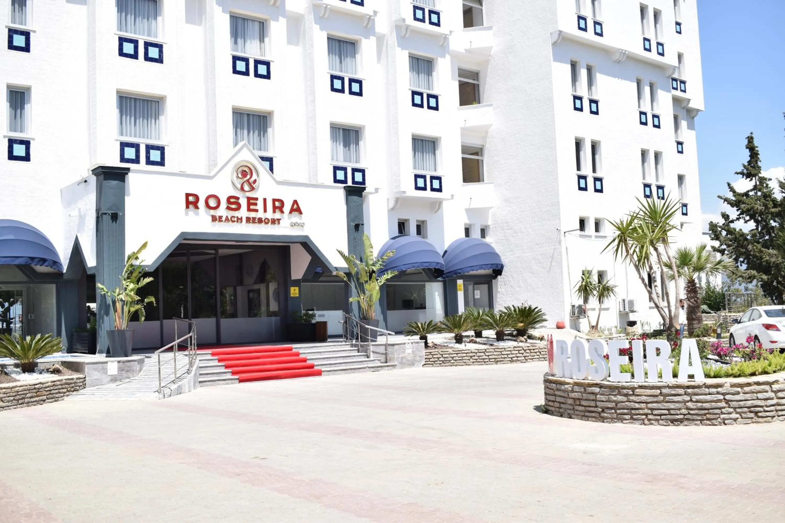 Facade/entrance in Roseira Beach Resort