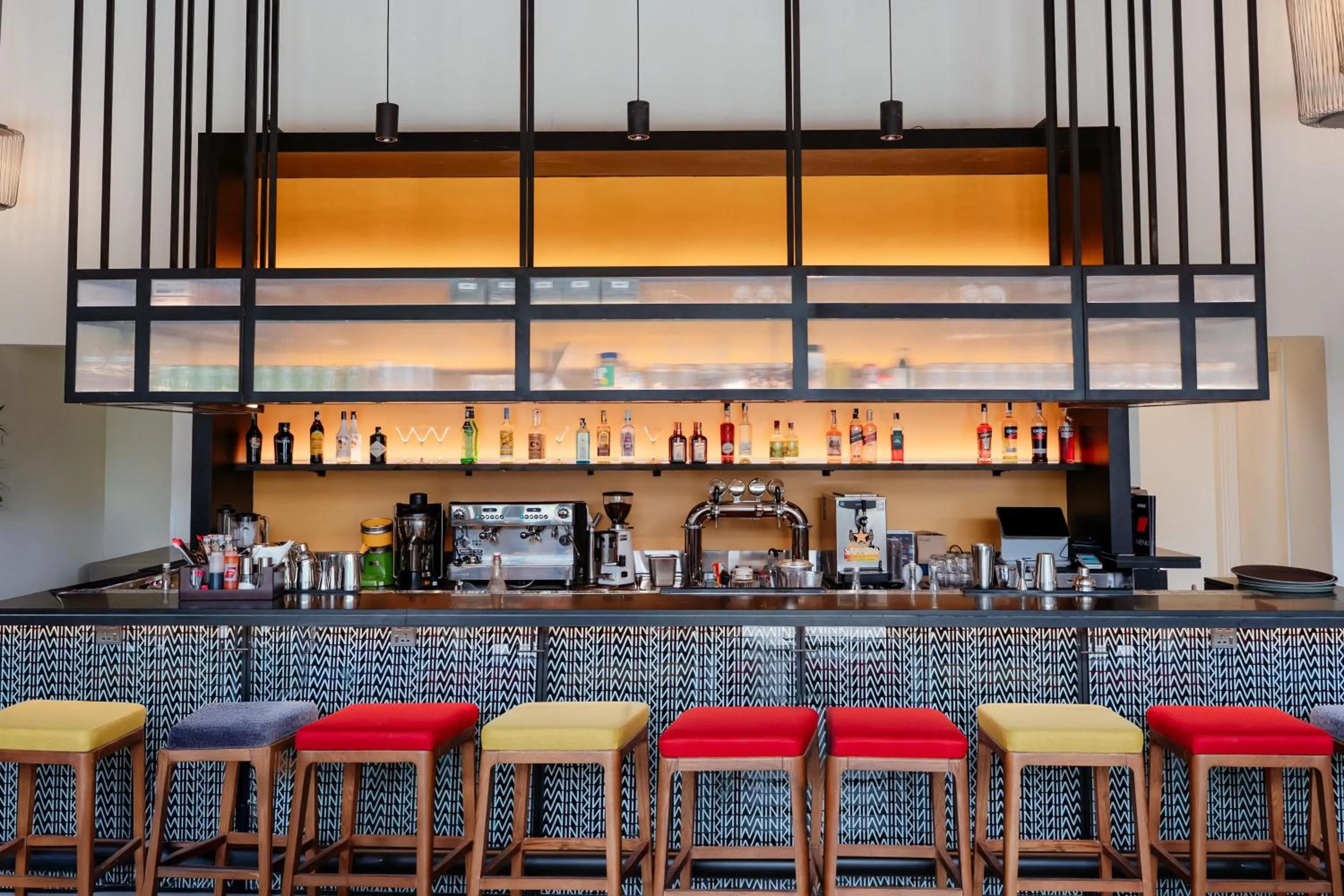 Lounge or bar in Wink Hai Phong Centre, Unscripted by Hyatt - 24 Hours stay