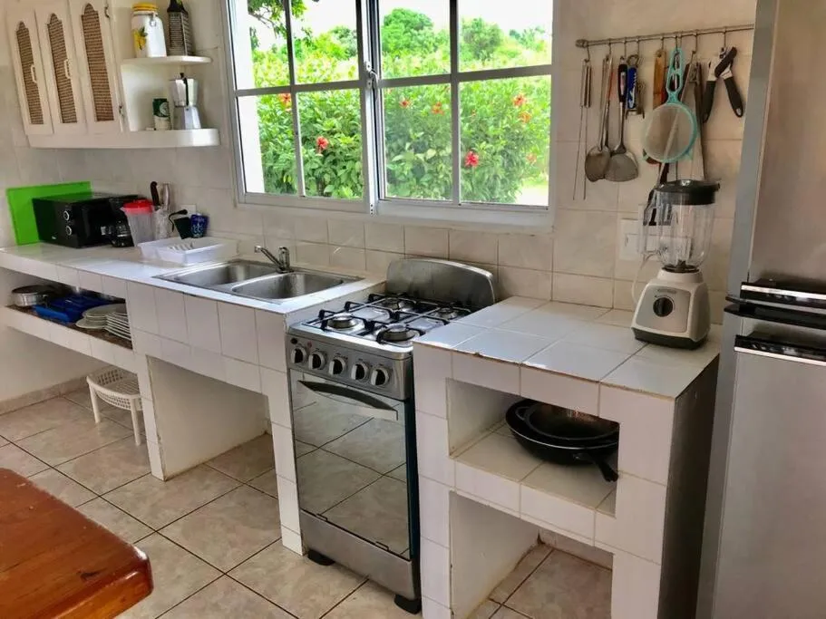Kitchen or kitchenette in Casa Blanca Samaná - Las Galeras