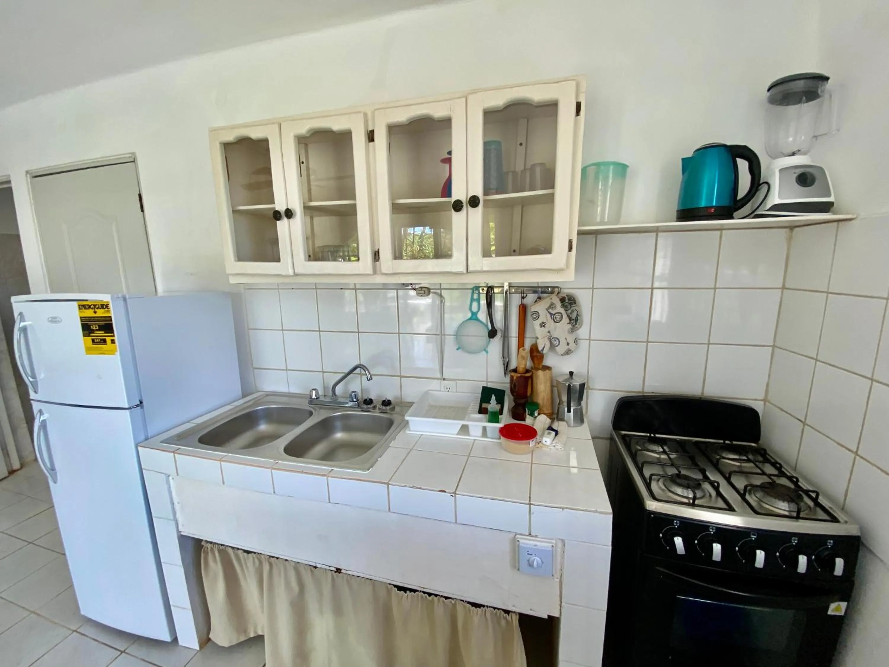 Kitchen or kitchenette in Casa Blanca Samaná - Las Galeras