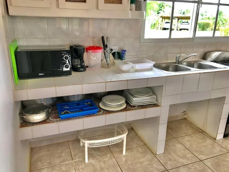 Kitchen or kitchenette in Casa Blanca Samaná - Las Galeras